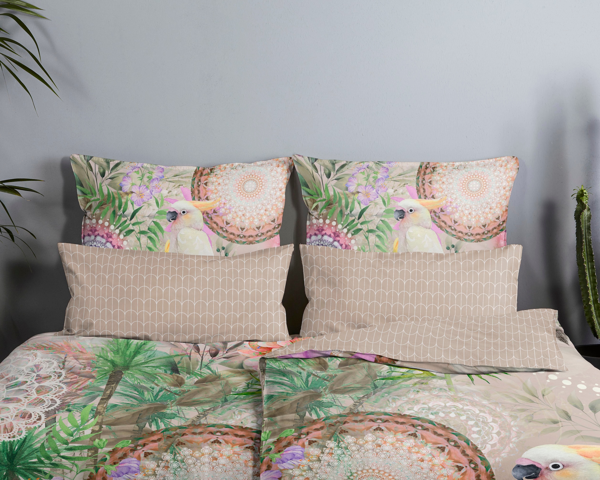 hip Wendebettwäsche »Indah« 2 Stk. tlg. Mako-Satin, 135x200, Reißverschluss, Wende, Blumen, Tropisch, Sand
