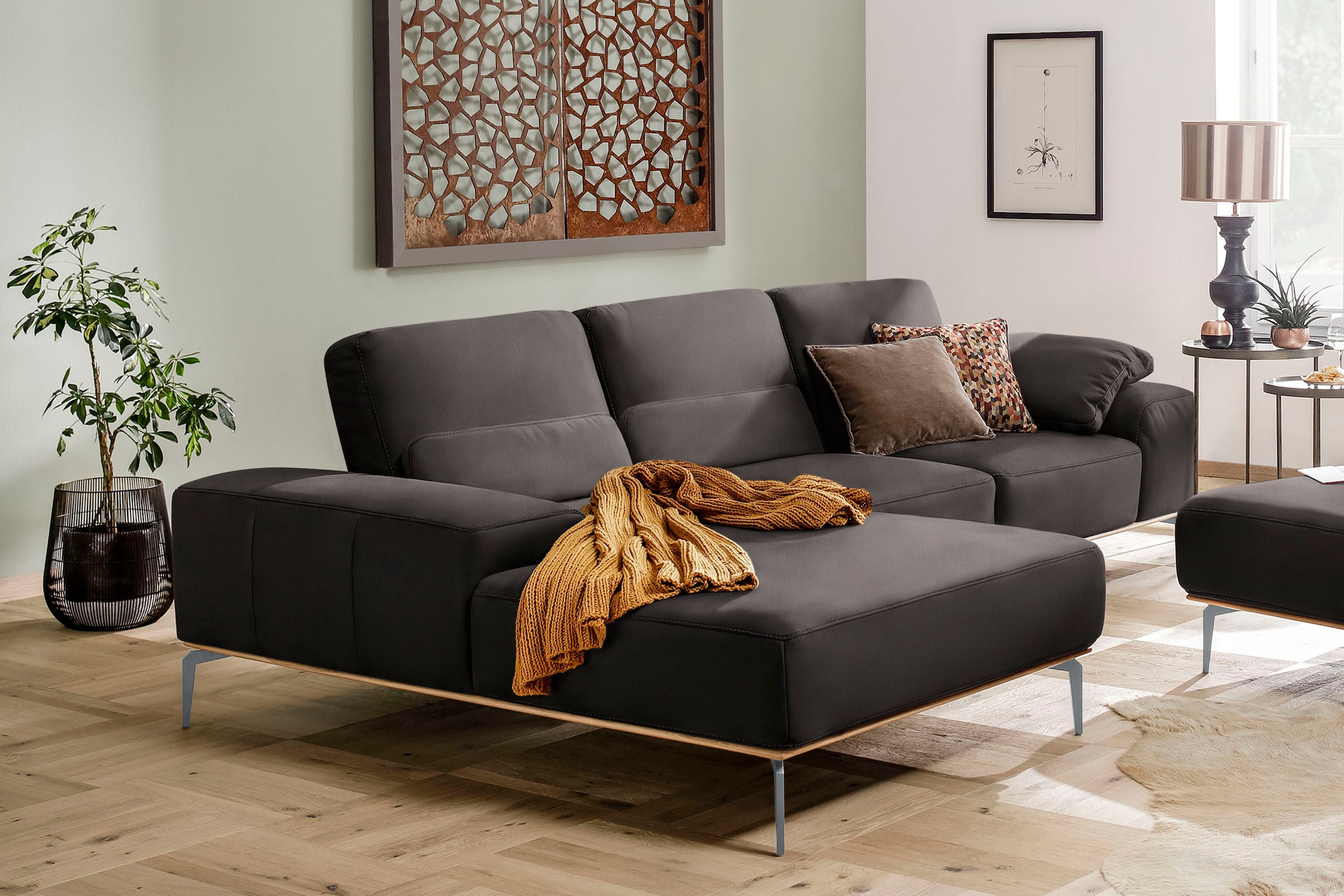 Ecksofa »run«, mit elegantem Holzsockel, Füße in Silber matt, Breite 299 cm