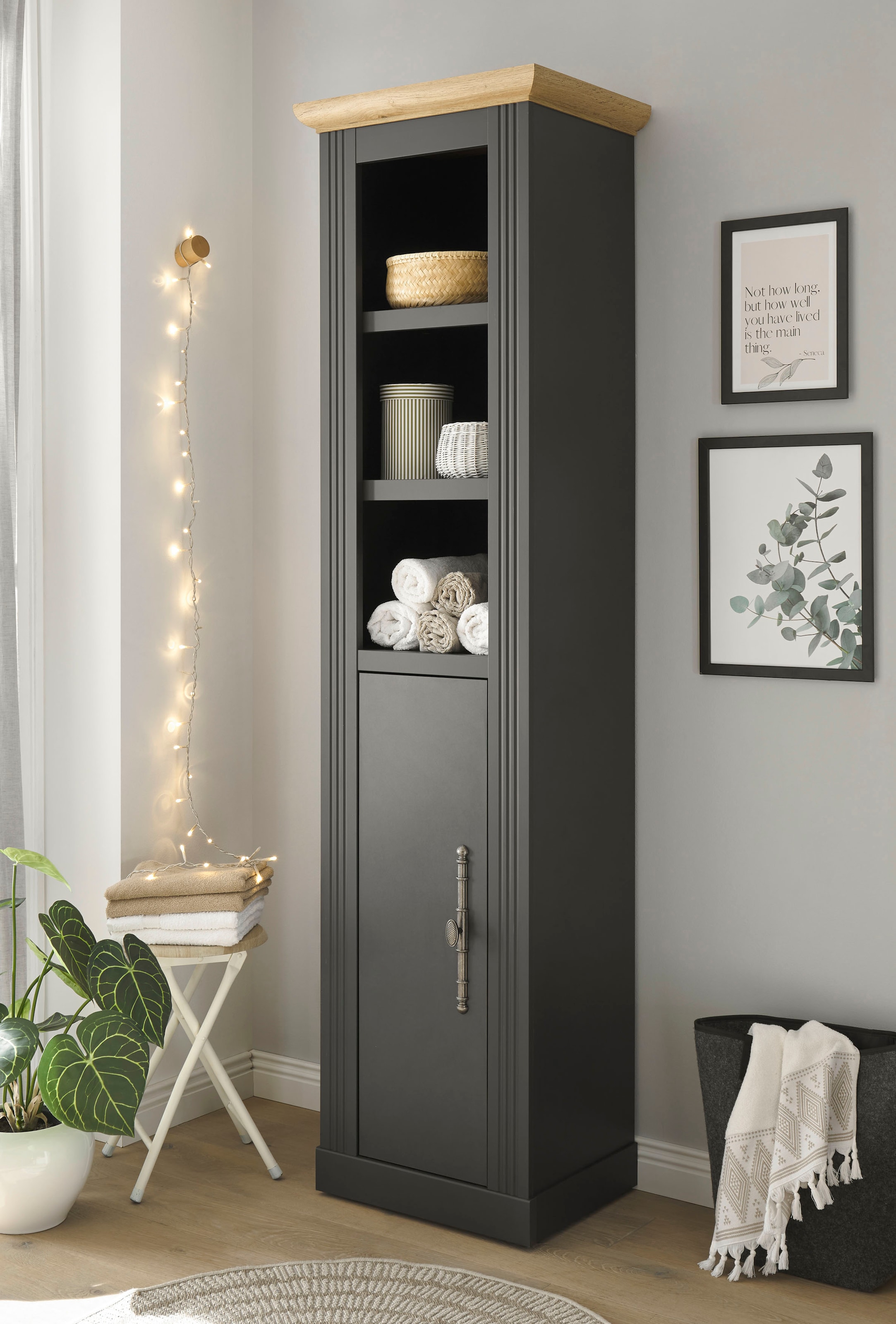 OTTO home Stauraumschrank »WESTMINSTER, Badschrank im Landhausstil, Schrank mit Metallgriffen« in 2 Farben verfügbar, mit offenen Fächern und Stauraum