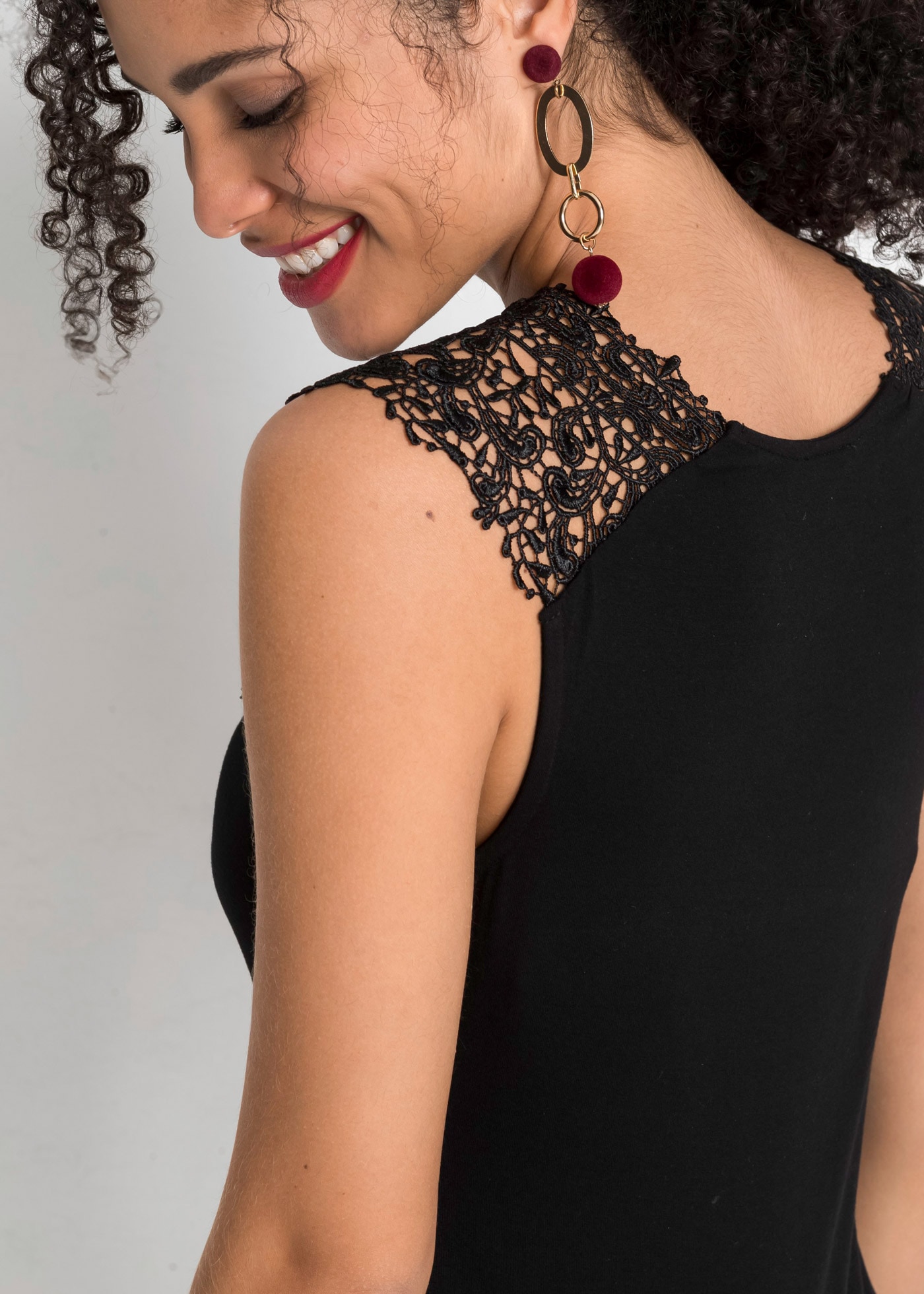 bonprix Shirttop »Top aus fließendem Viskose-Mix« figurenbetonte Passform, ärmelloses Design, eleganter Stil