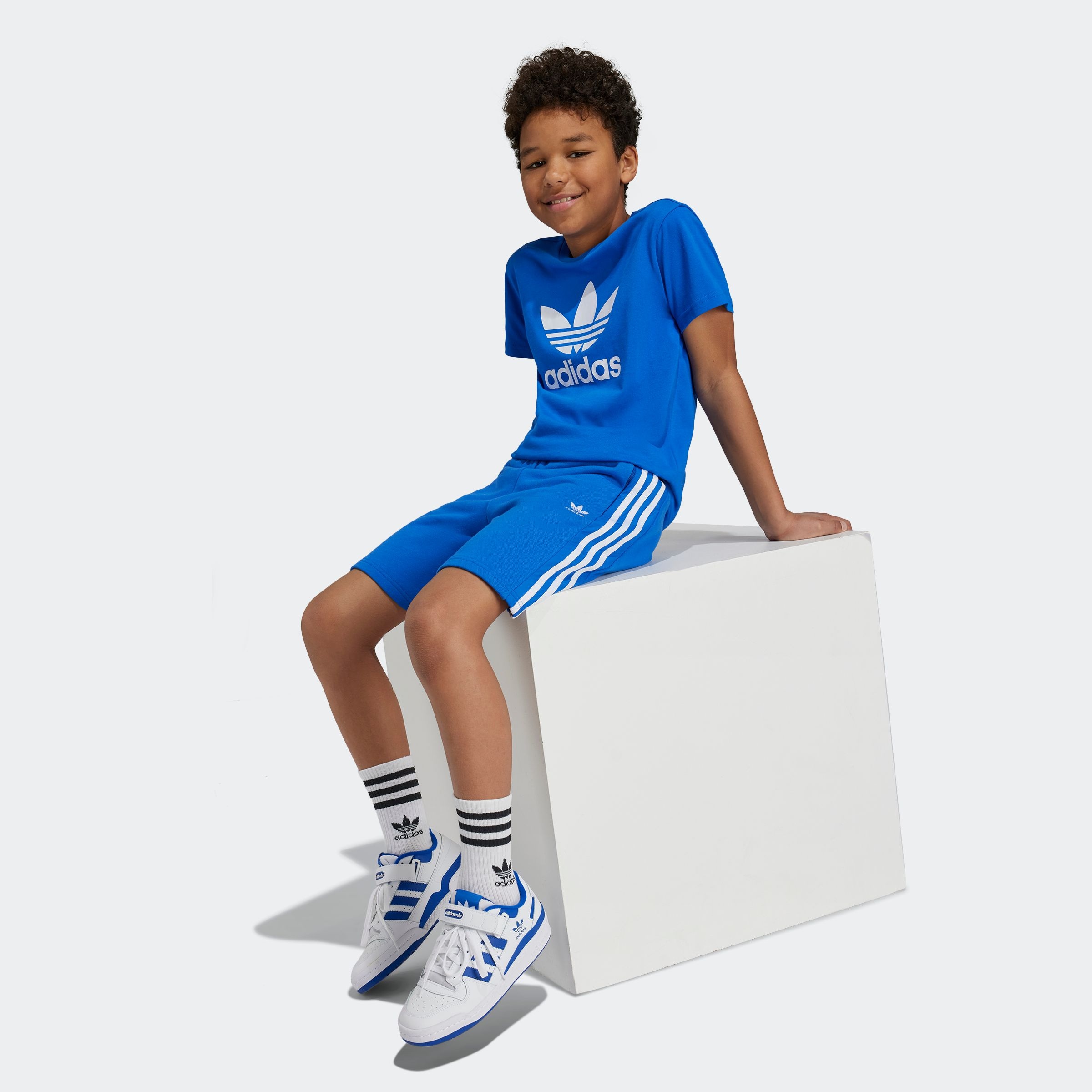adidas Originals T-Shirt »ADICOLOR TREFOIL KIDS« für Kinder und Teens, sportlicher Stil, ohne Verschluss