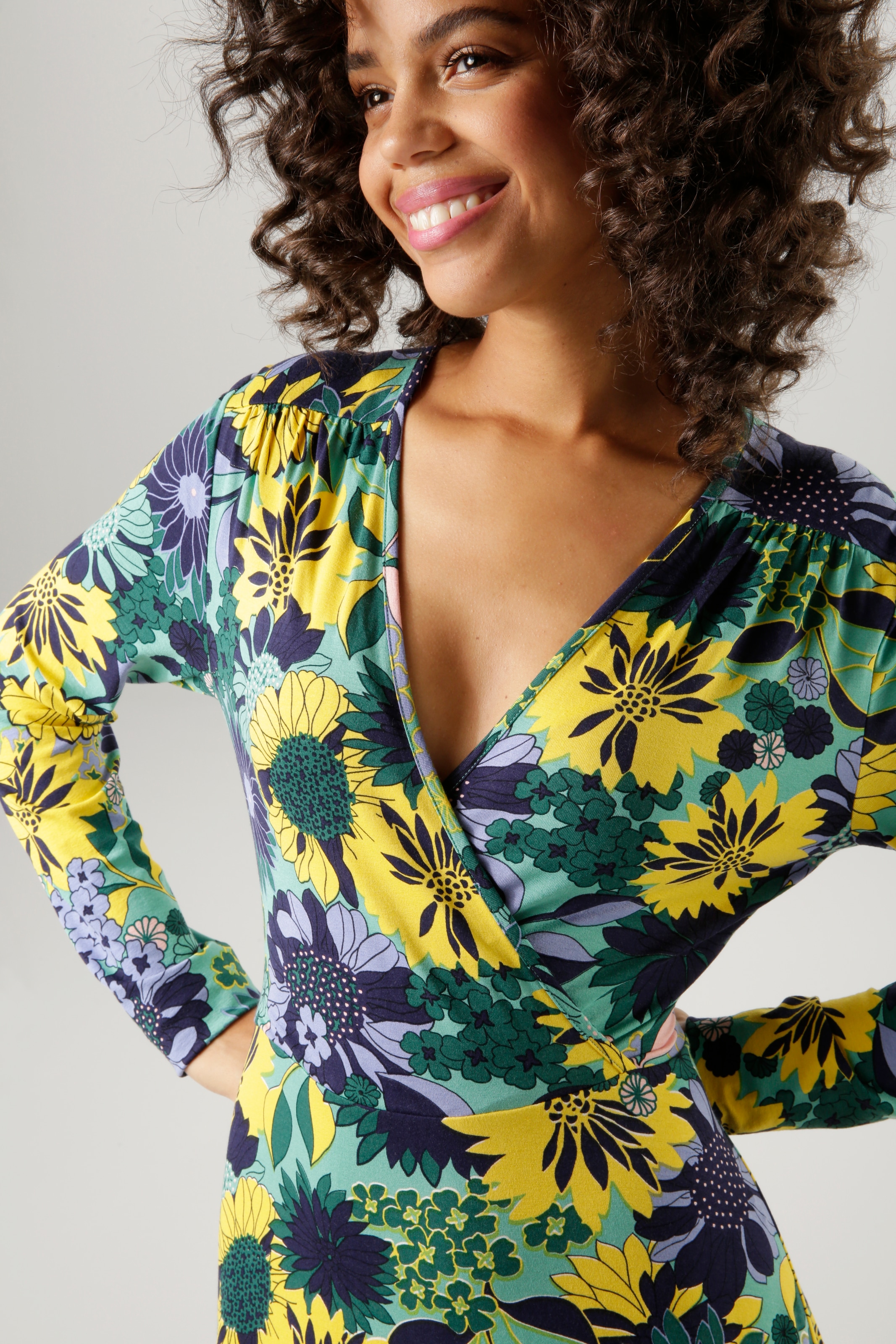 Aniston CASUAL Jerseykleid, mit V-Ausschnitt in Wickel-Optik