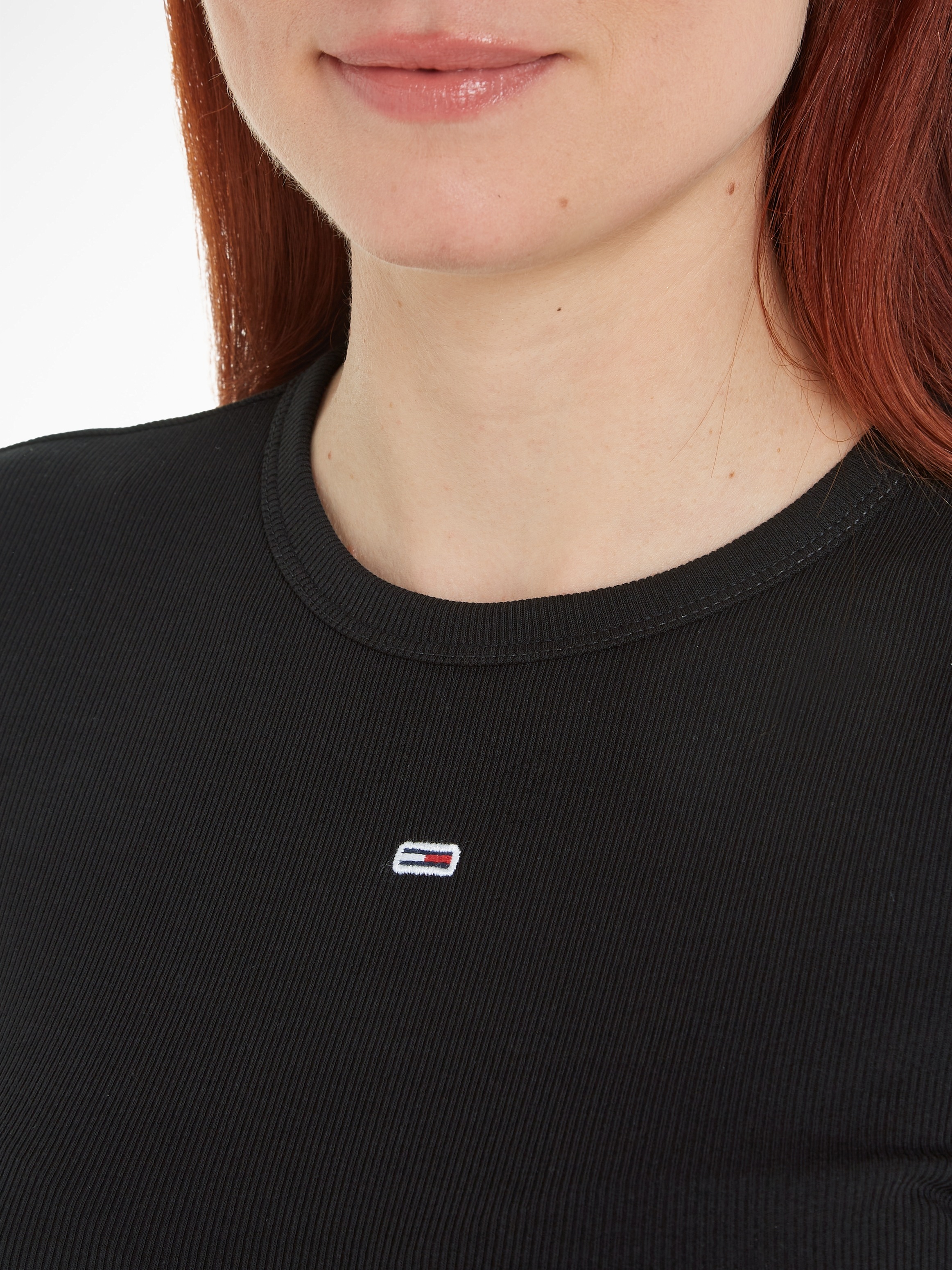 Tommy Jeans Langarmshirt »TJW SLIM ESSENTIAL RIB LS«, mit Logostickerei