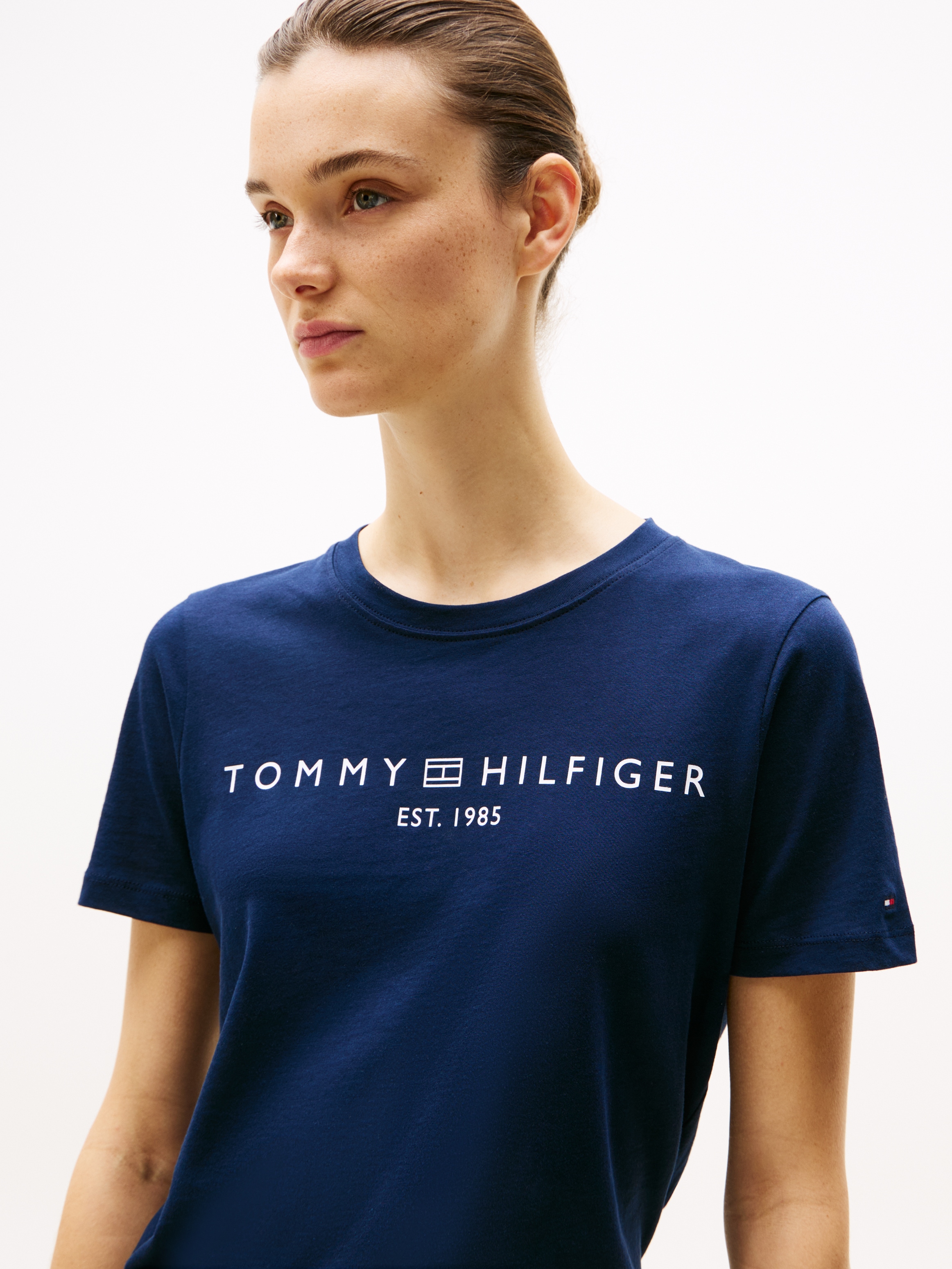 Tommy Hilfiger T-Shirt »REG CORP LOGO C-NK mit Logoschriftzug und Stickerei«, meliert, casual, regular fit, Baumwolle, Rundhals