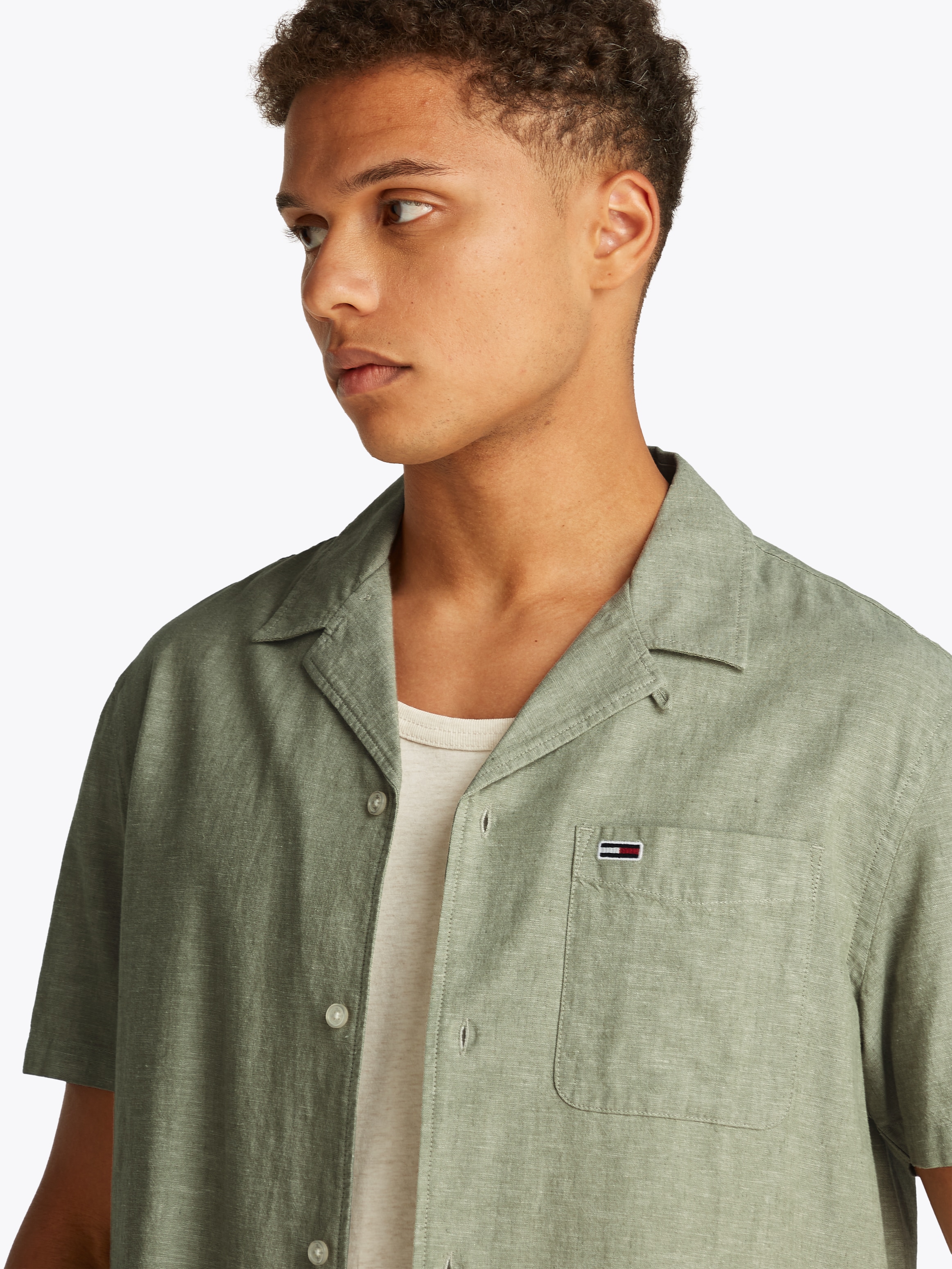 Tommy Jeans Plus Kurzarmhemd »TJM LINEN BLEND CAMP SS EXT«, Mit V-Ausschnitt