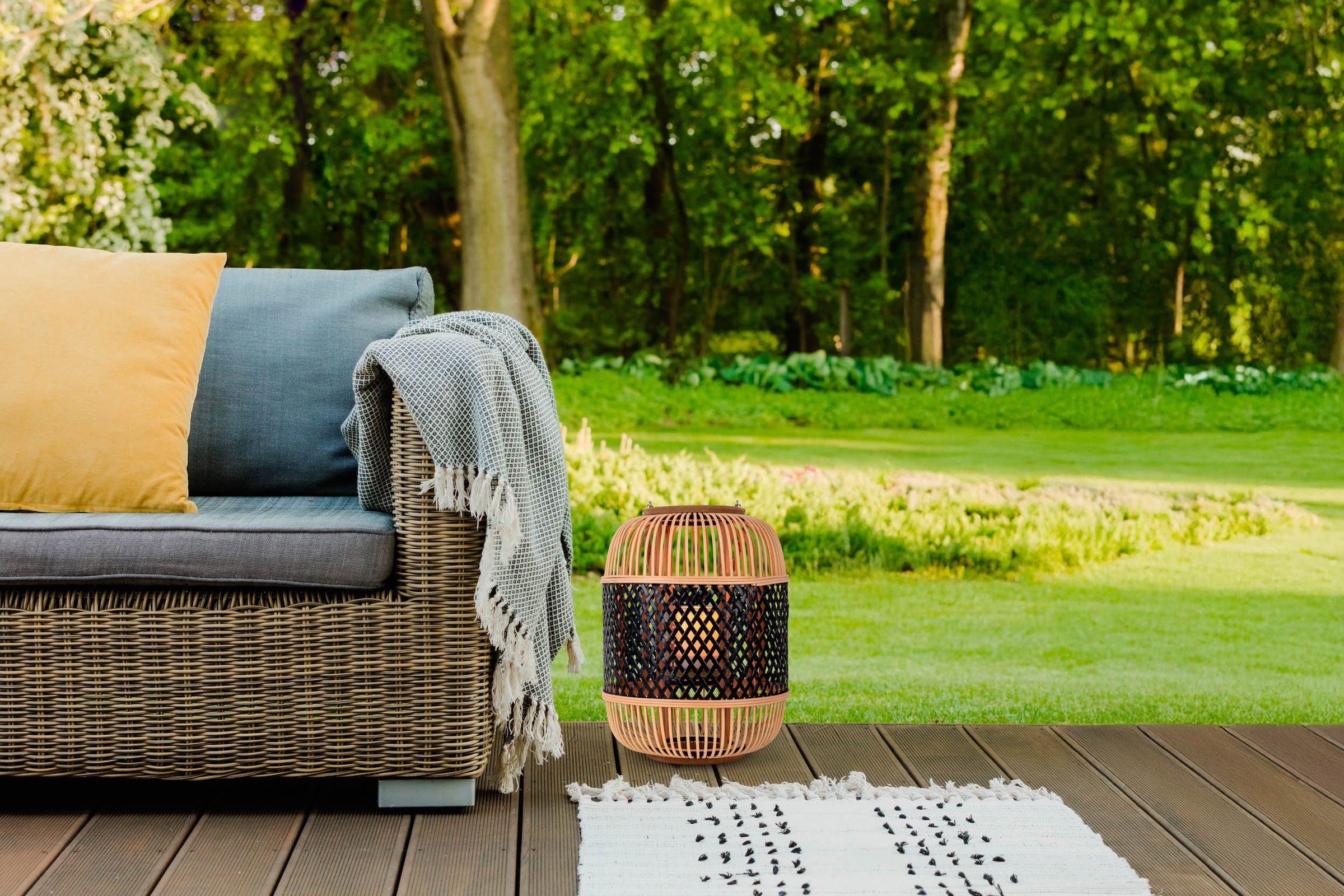näve LED Dekolicht »Korbinian« 1 Stk. Warmweiß Rattankorb natur/schwarz mit Griff inkl. Solarkerze mit Flammeneffekt