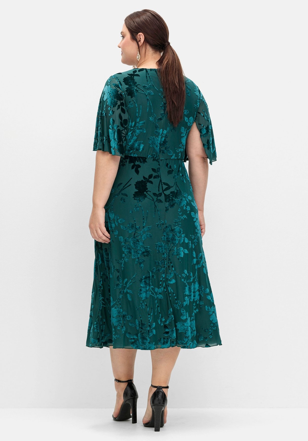 Sheego Abendkleid »Cocktailkleid aus Mesh, mit Ausbrennermuster«