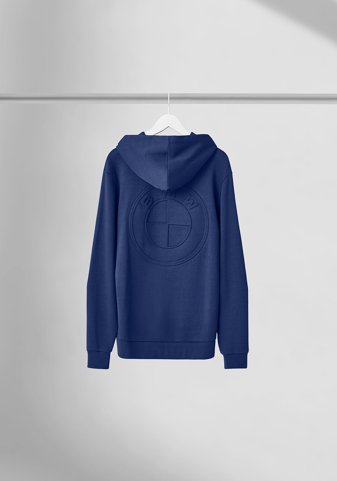 BMW Hoodie mit farbgleichem Logo auf der Rückseite