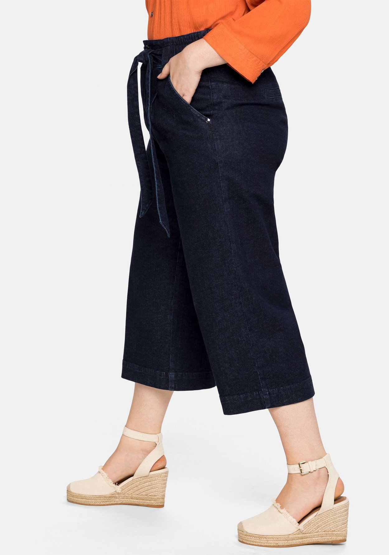 Sheego Stretch-Jeans »Jeans mit High-Waist-Bund und Bindegürtel«