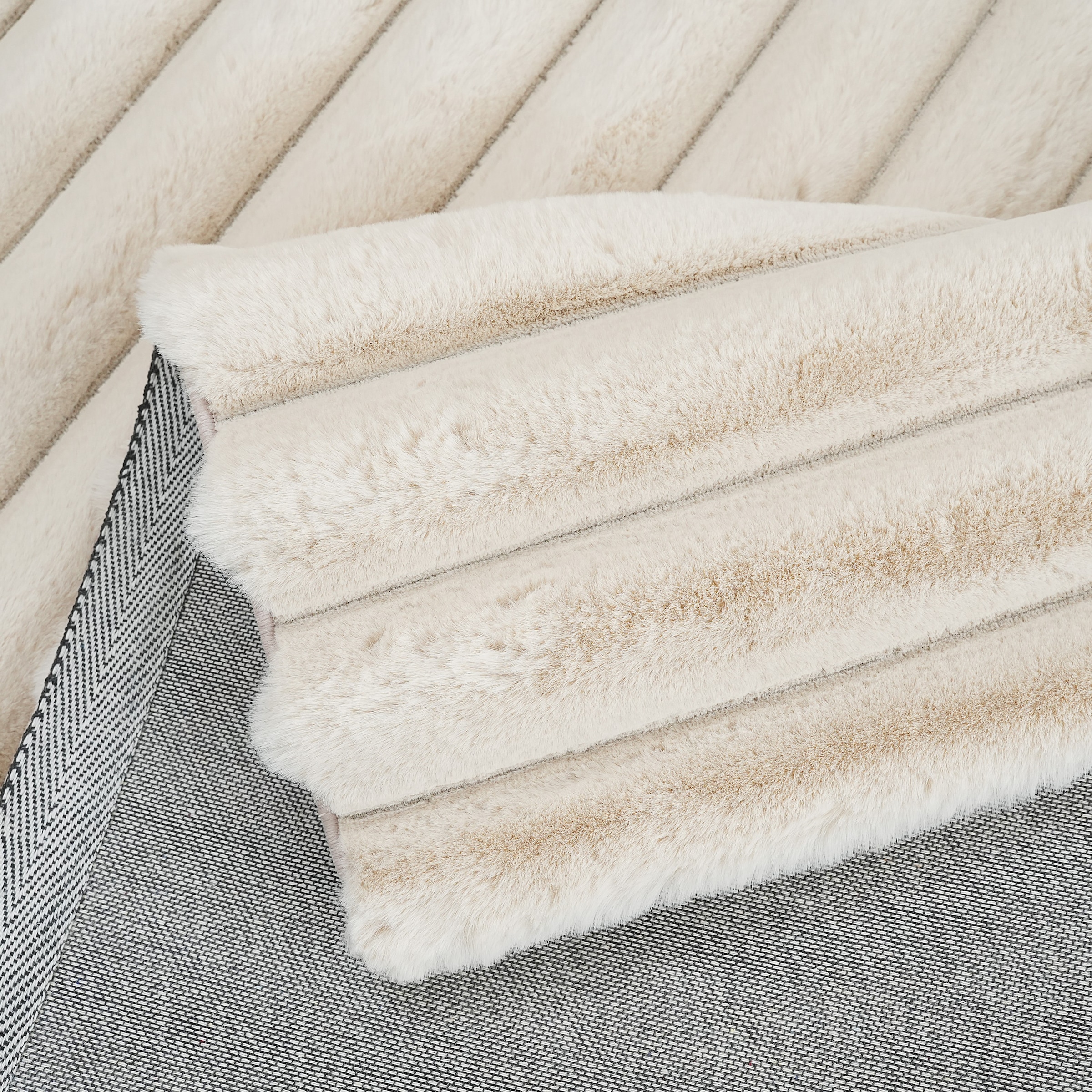 OTTO home Teppich »Melanie, Kunstfellteppich, besonders weich, Hoch-Tief-Effekt« rechteckig 28 mm Höhe Kaninchenfell Optik, Wohnzimmer, Schlafzimmer, auch als Läufer