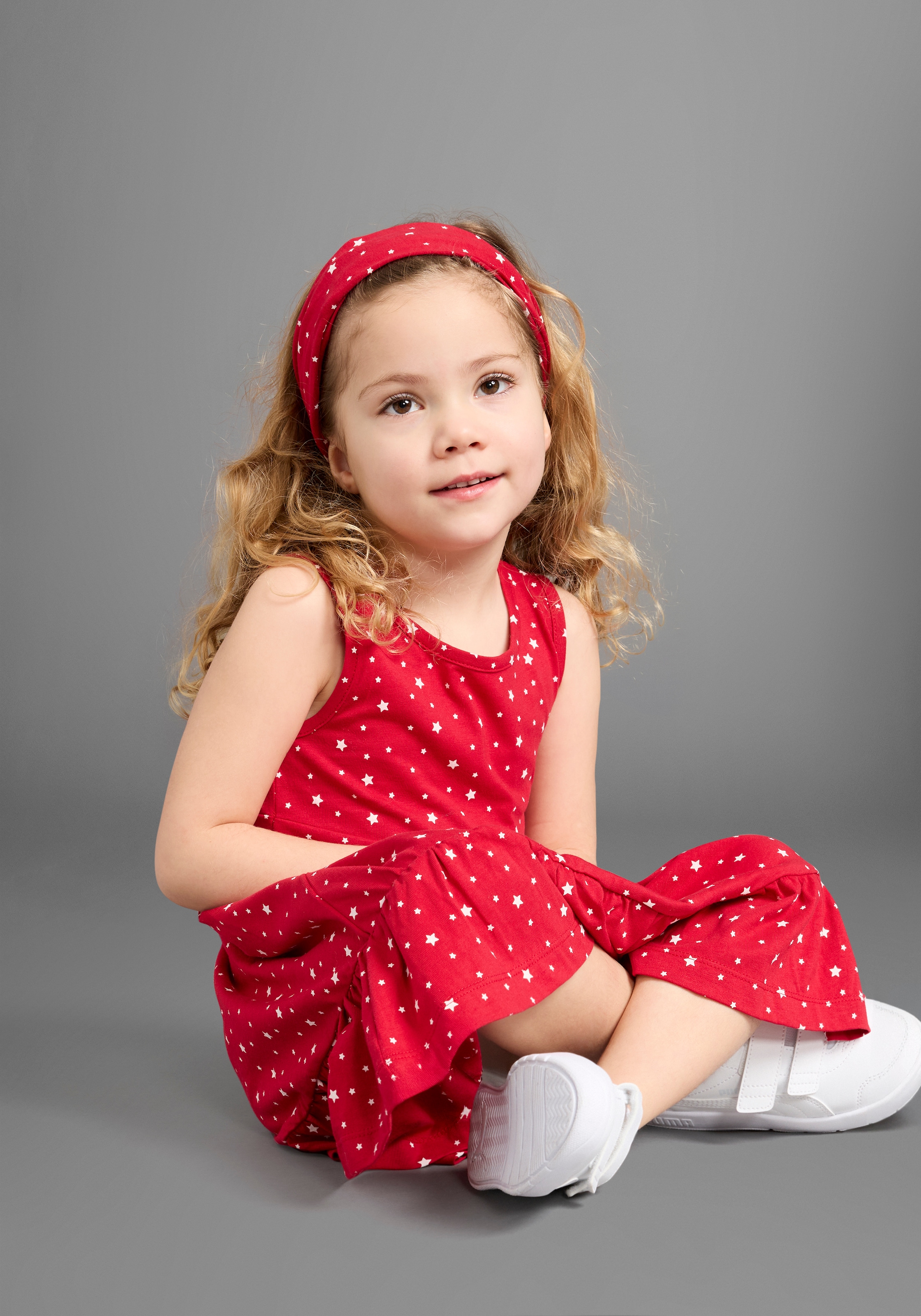 KIDSWORLD Jerseykleid »2tlg. Shirtkleid + Haarband im niedlichen Sternen-Allover«, (Set, 2 tlg.), festliche Anlässe, knielang, verspielter Stil, aus Baumwolle