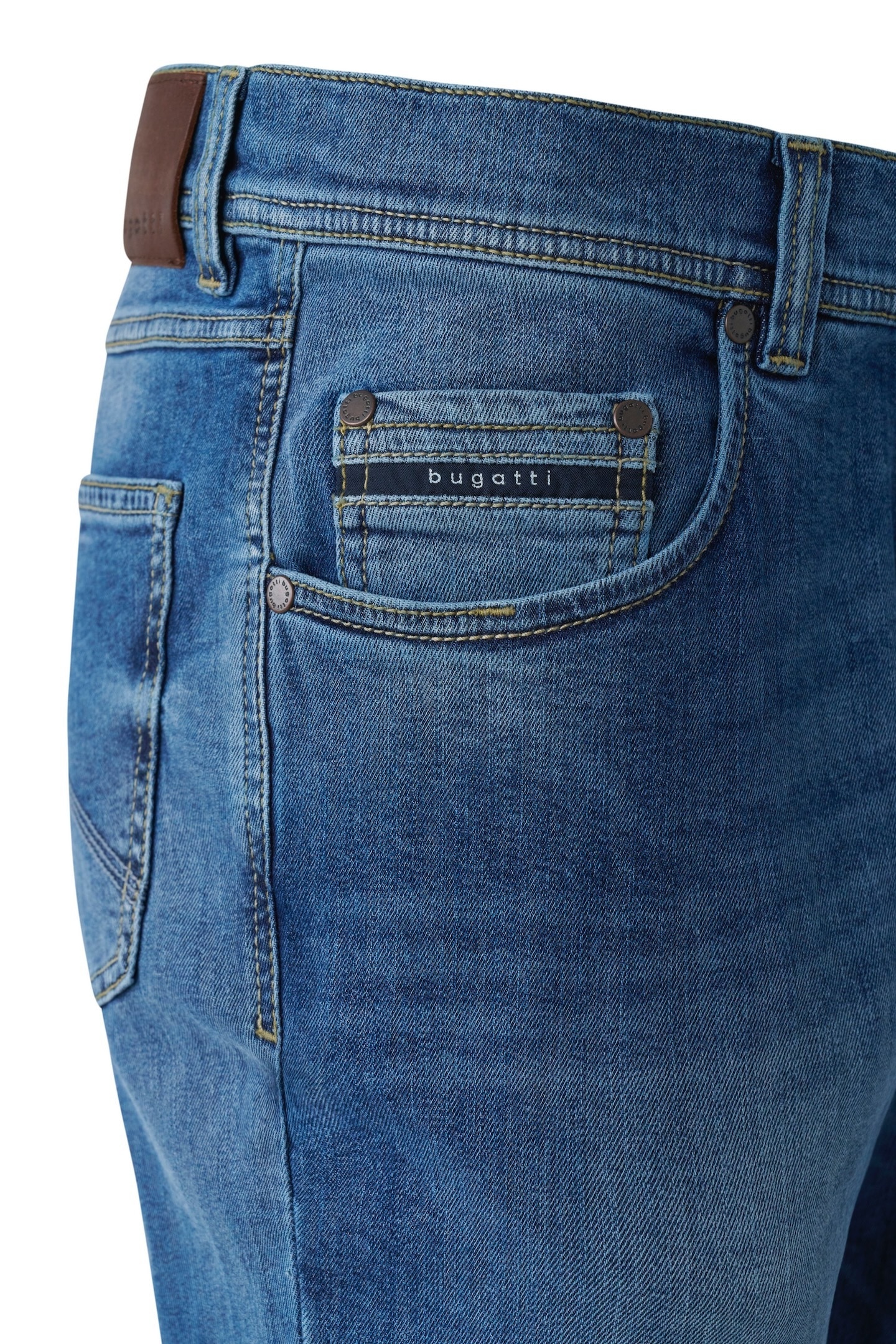 bugatti 5-Pocket-Jeans, mit einem leichten Used-Look