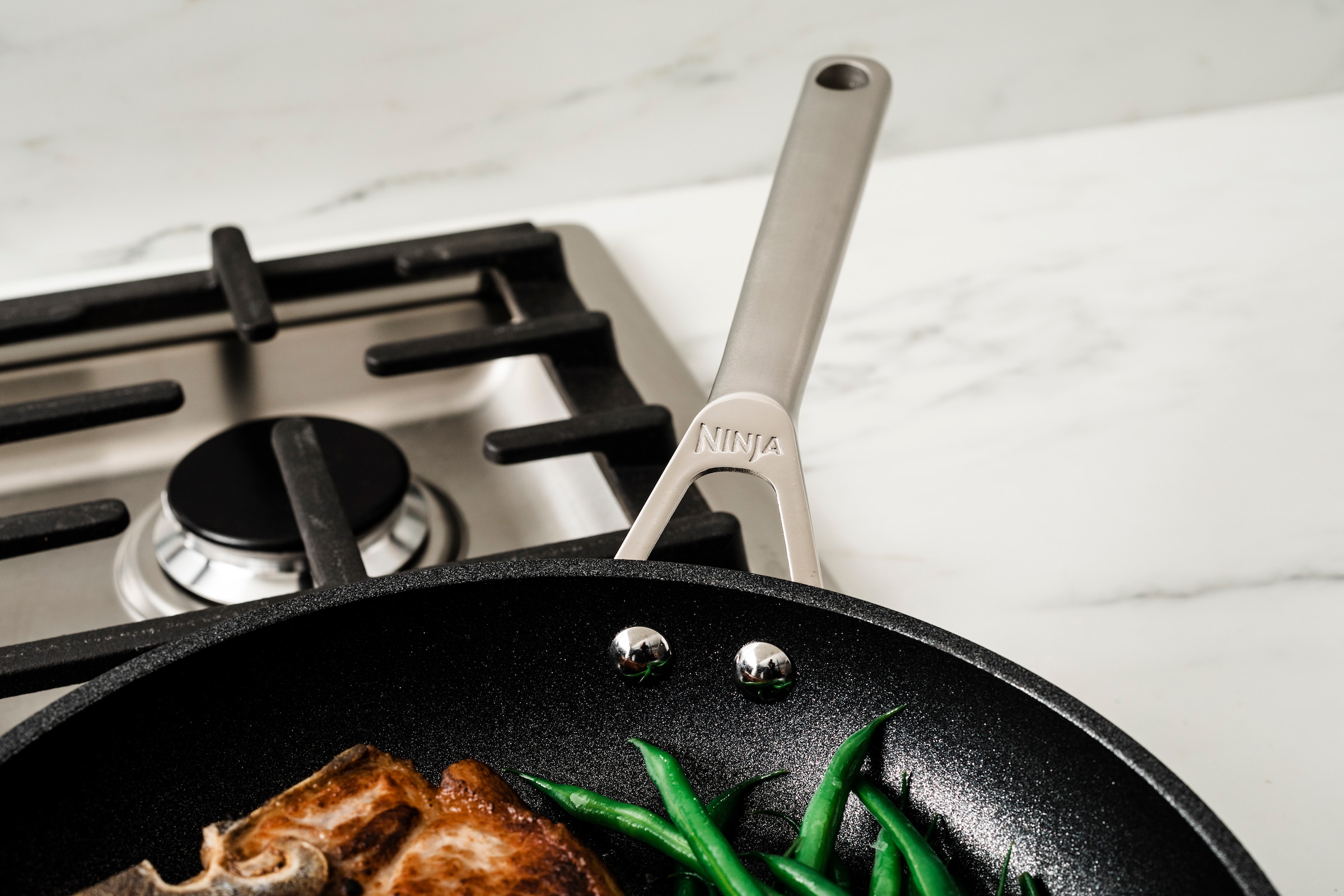 NINJA Bratpfanne »Ninja ZEROSTICK Edelstahl-Pfanne C600DE« Edelstahl 1 Stk. tlg. Edelstahl mit Aluminiumbeschichtung für Braten bei hohen Temperaturen