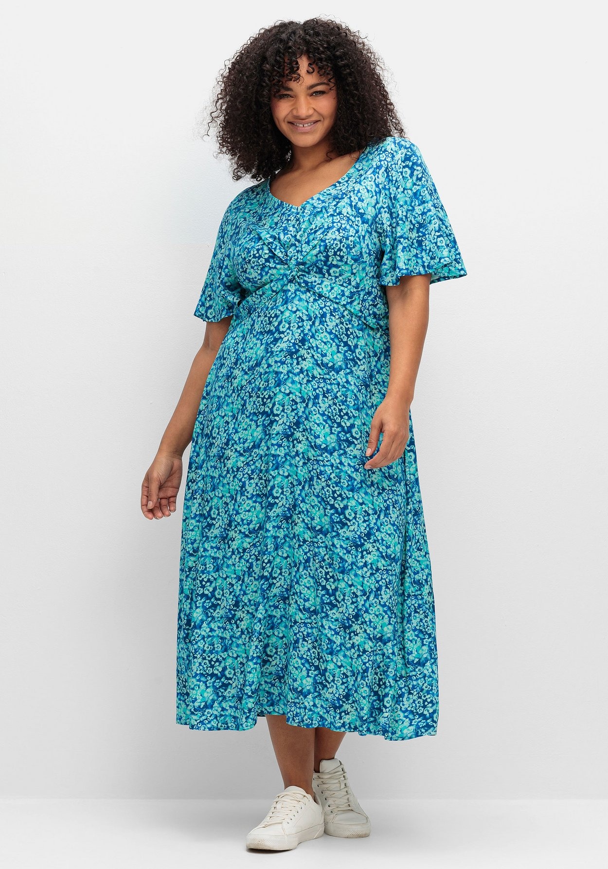 Sheego Sommerkleid »Maxikleid mit Knotendetail in der Taille«, mit Knotendetail in der Taille