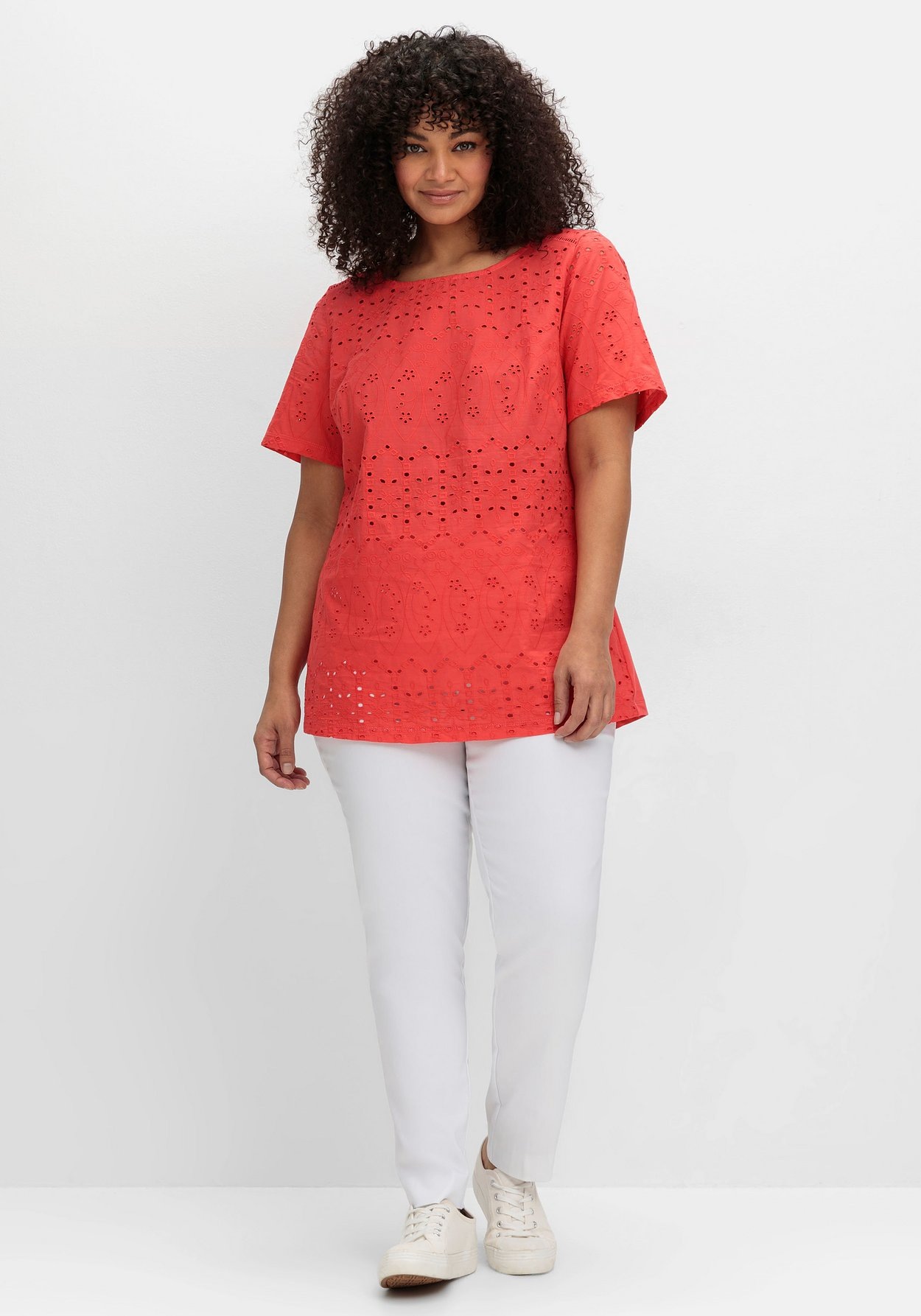 Sheego T-Shirt »Shirt im Materialmix, mit Lochstickereien«