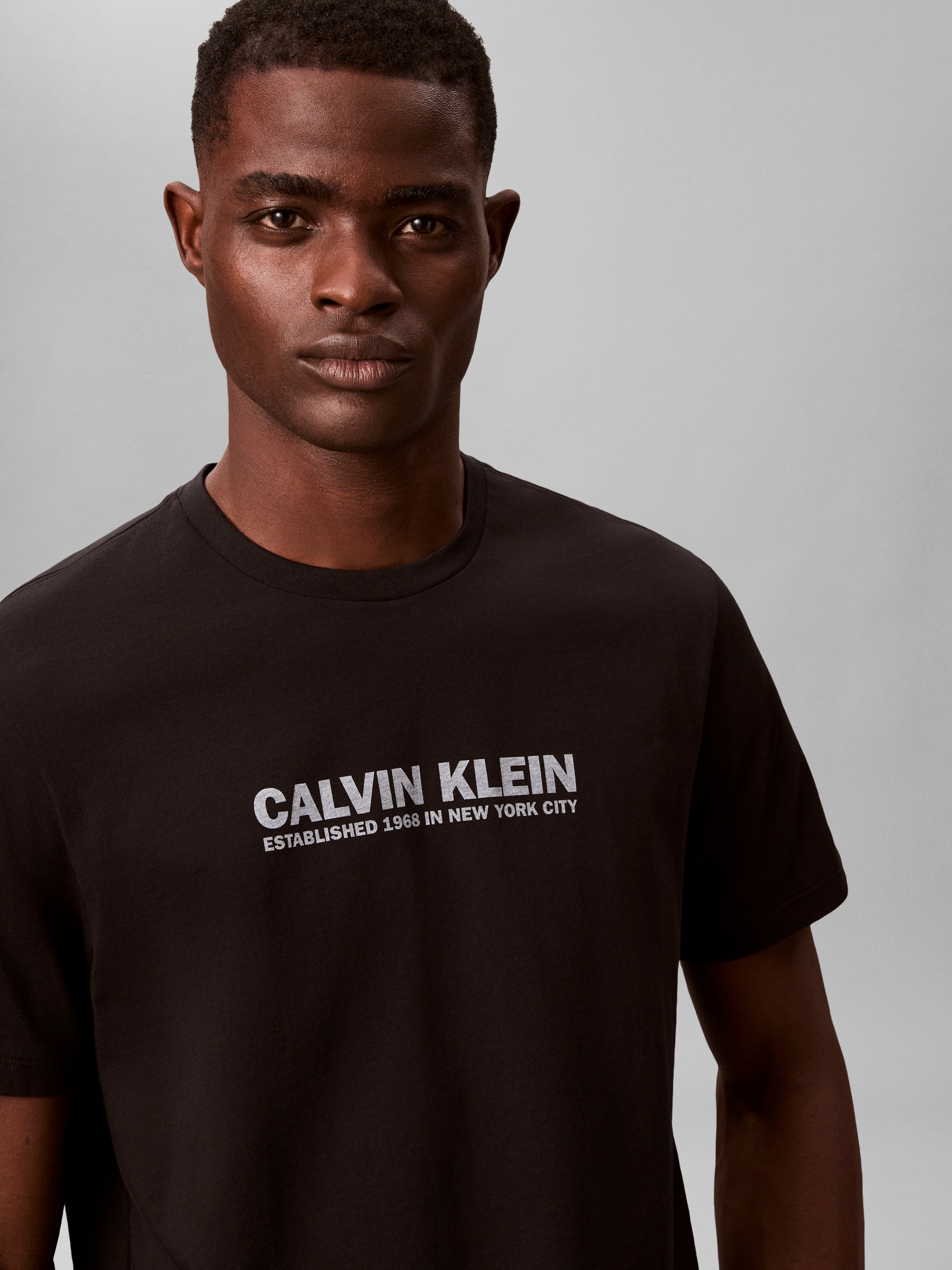 Calvin Klein T-Shirt Regular Fit, Rundhalsausschnitt, Logodruck