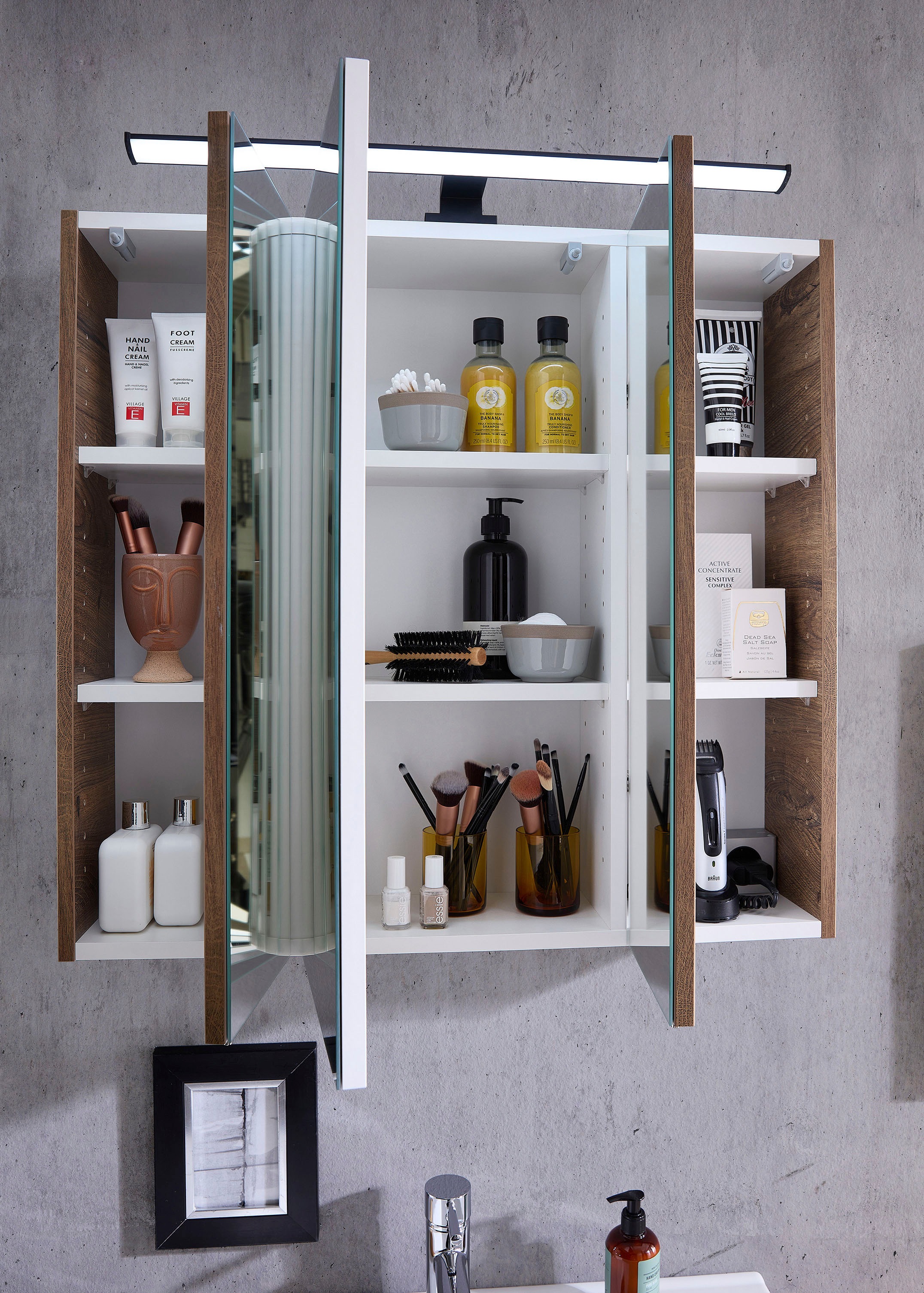 Saphir Spiegelschrank »Quickset 374 Badschrank, 3 Spiegeltüren, 6 Einlegeböden, 75 cm breit«, inkl. LED-Beleuchtung, Türdämpfer, Schalter-/Steckdosenkombination