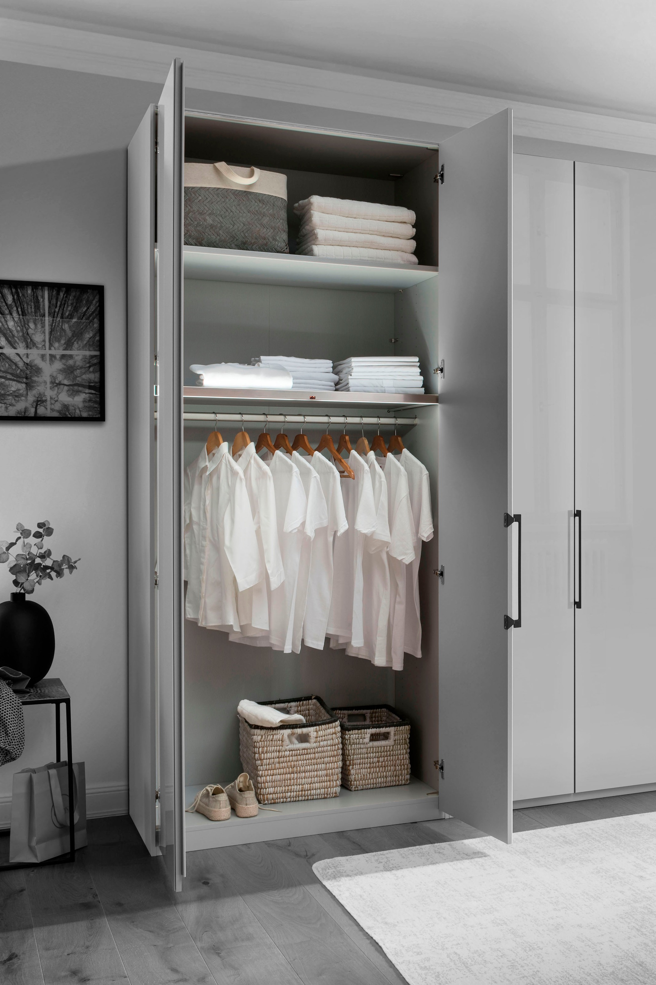 WIEMANN Drehtürenschrank »Monaco, Kleiderschrank, Schrank, Wäscheschrank, mit edler Glasfront«, (2 Breiten, 2 Höhen 216/236 cm auswählbar, MADE IN GERMANY), hochwertigen Beschläge inkl. Türdämpfung, variable Inneneinteilung