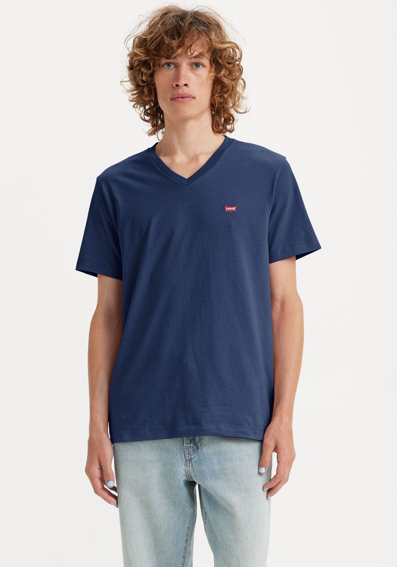 Levi's® V-Shirt »LE ORIGINAL HM VNECK« mit Logostickerei