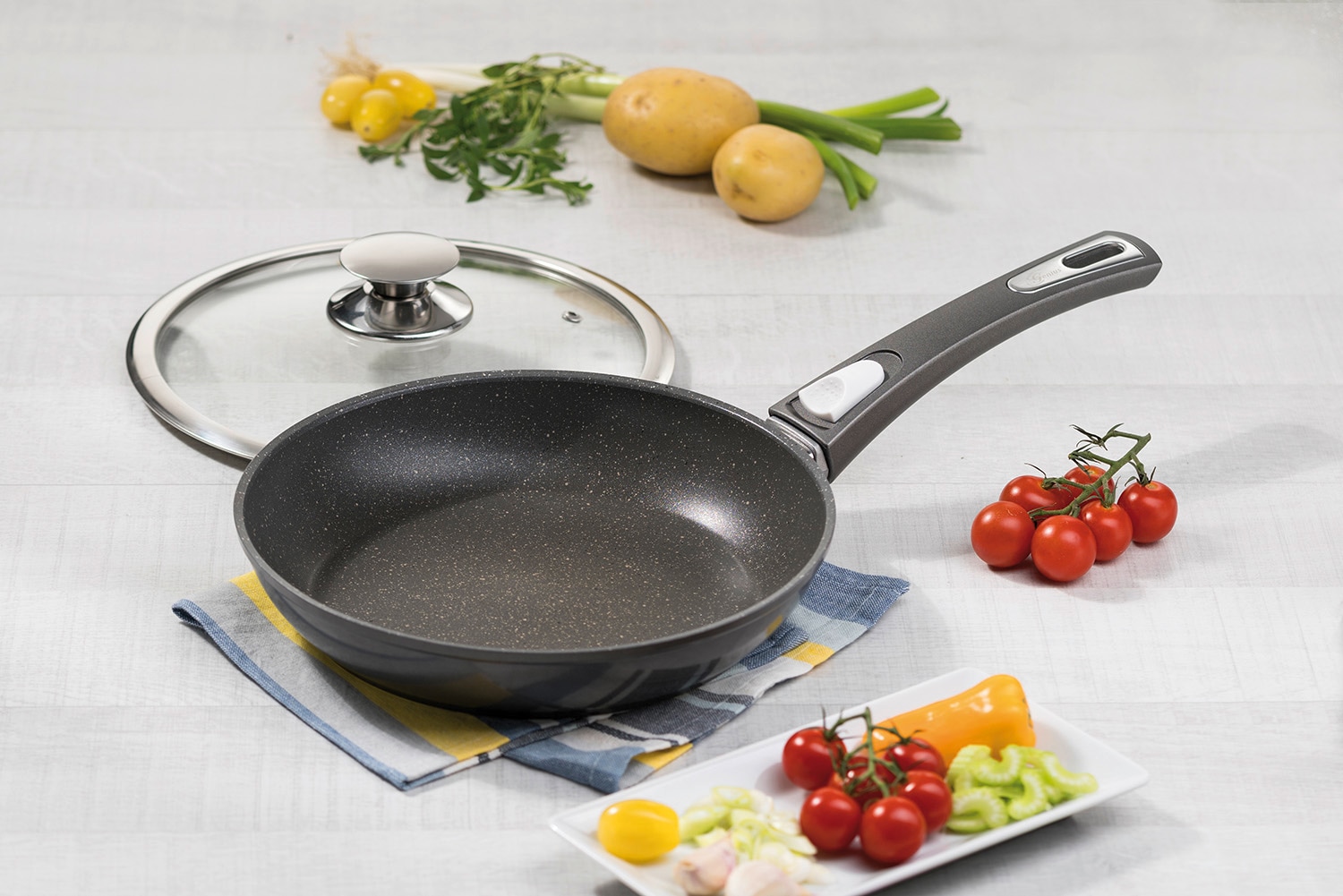 Genius Pfannen-Set »Bonafit Ø 20, 24, 28 cm, inkl. Rainbow Schwämme, Set 9-tlg.« Edelstahl 18/10 Set, Bonafit - Pfannen 20cm, 24cm, 28cm, 2x Deckel, 2x Einleger, 2x Schwamm, 9 Stk. tlg. abnehmbarer Griff, hitzebeständig, spülmaschinengeeignet