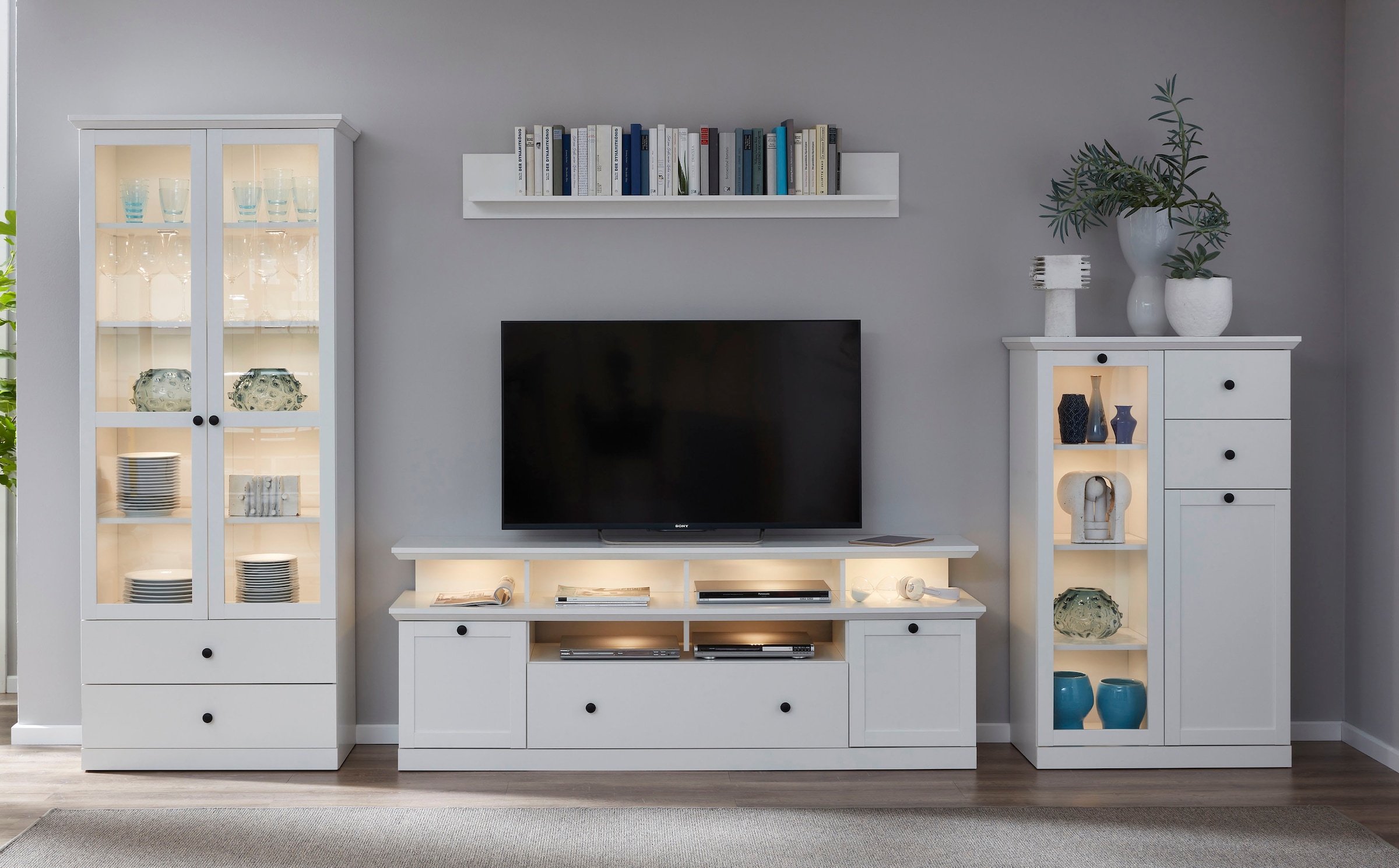 Home affaire Lowboard »Örebro« Kommode, zeitloser Landhausstil, Beleuchtung optional