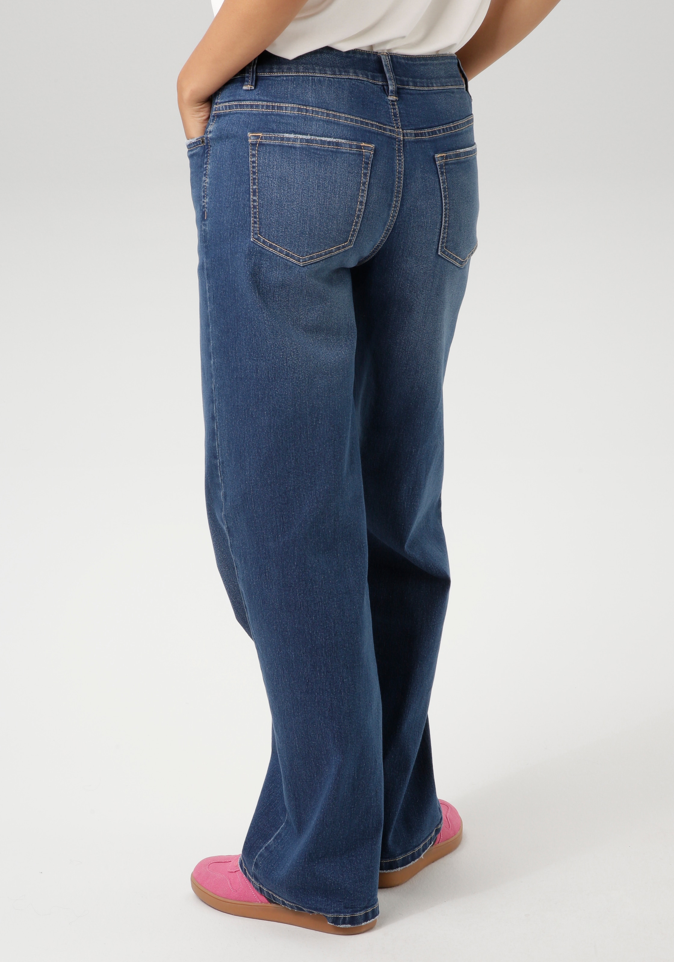 Aniston CASUAL Straight-Jeans, mit trendig weitem Bein