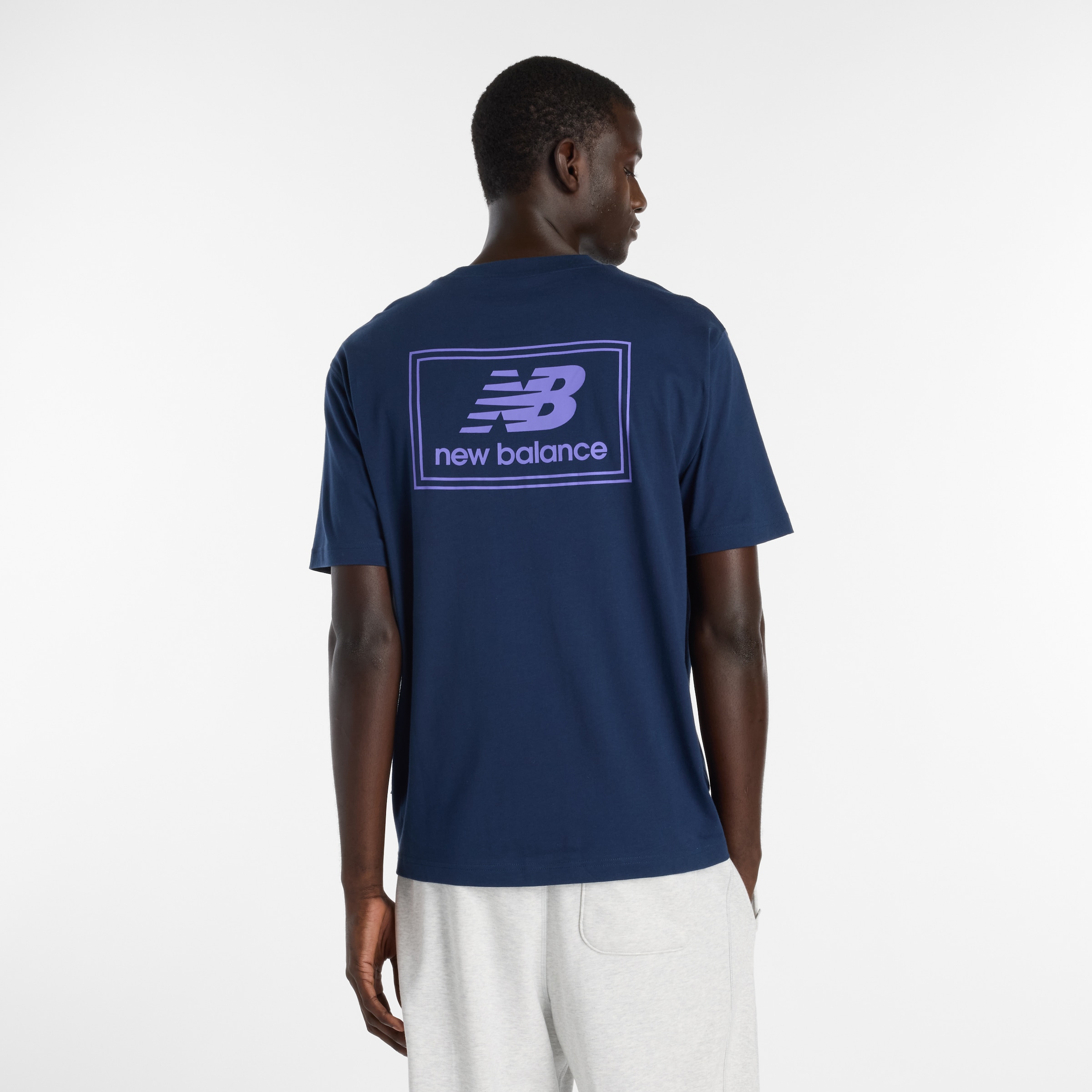 New Balance T-Shirt »WOVEN LABEL T-SHIRT« aus Baumwolle, auch in großen Größen