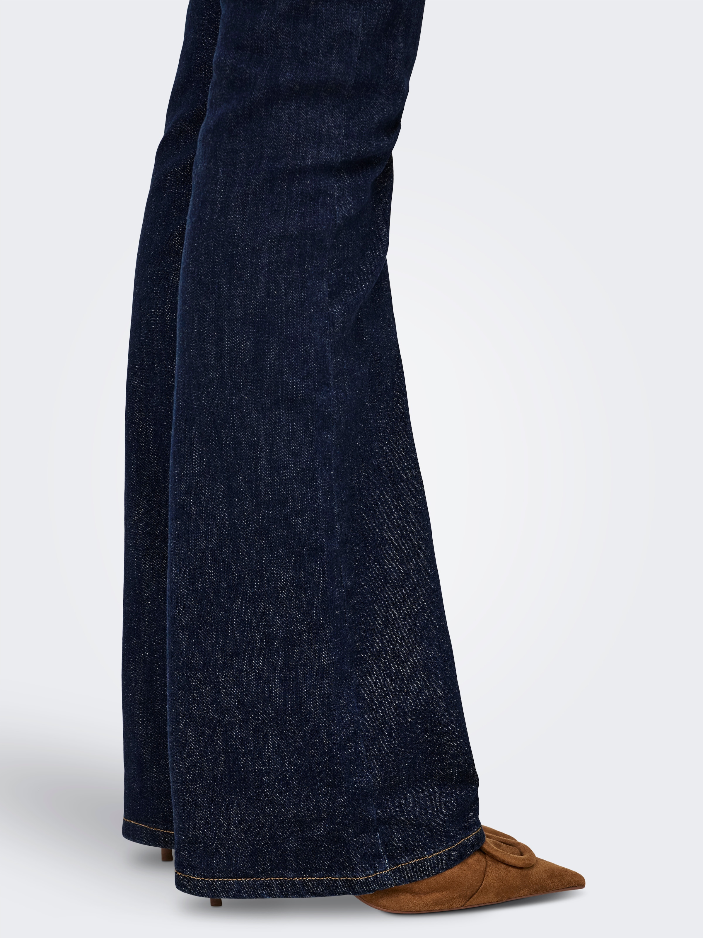 ONLY Bootcut-Jeans »ONLANNIE MID FLARED BOX DNM« mit dunkler Waschung