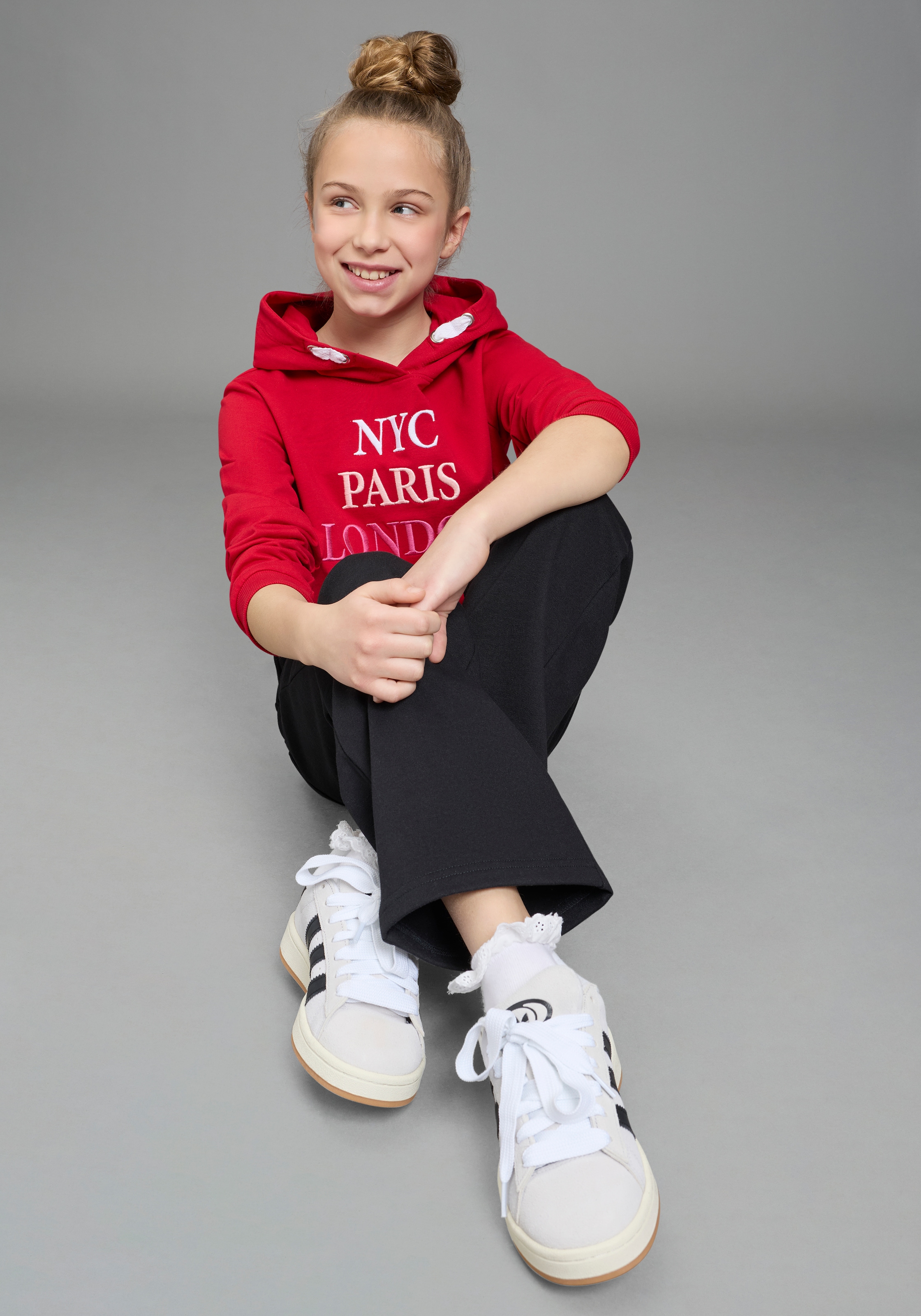 KIDSWORLD Kapuzensweatshirt »NYC Paris London - Stickerei«, Langarm,  gerade Passform,  bedruckt,  Kapuze,  aus Baumwolle
