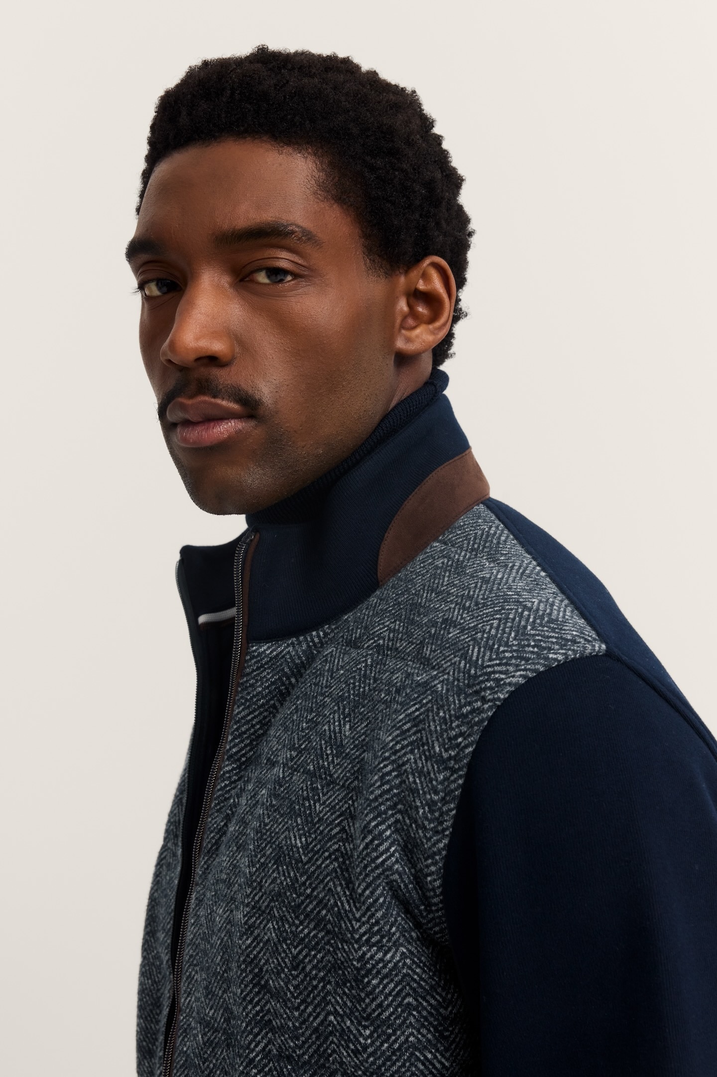 bugatti Sweatjacke »Regular Fit« mit Stehkragen und aus Baumwollmix