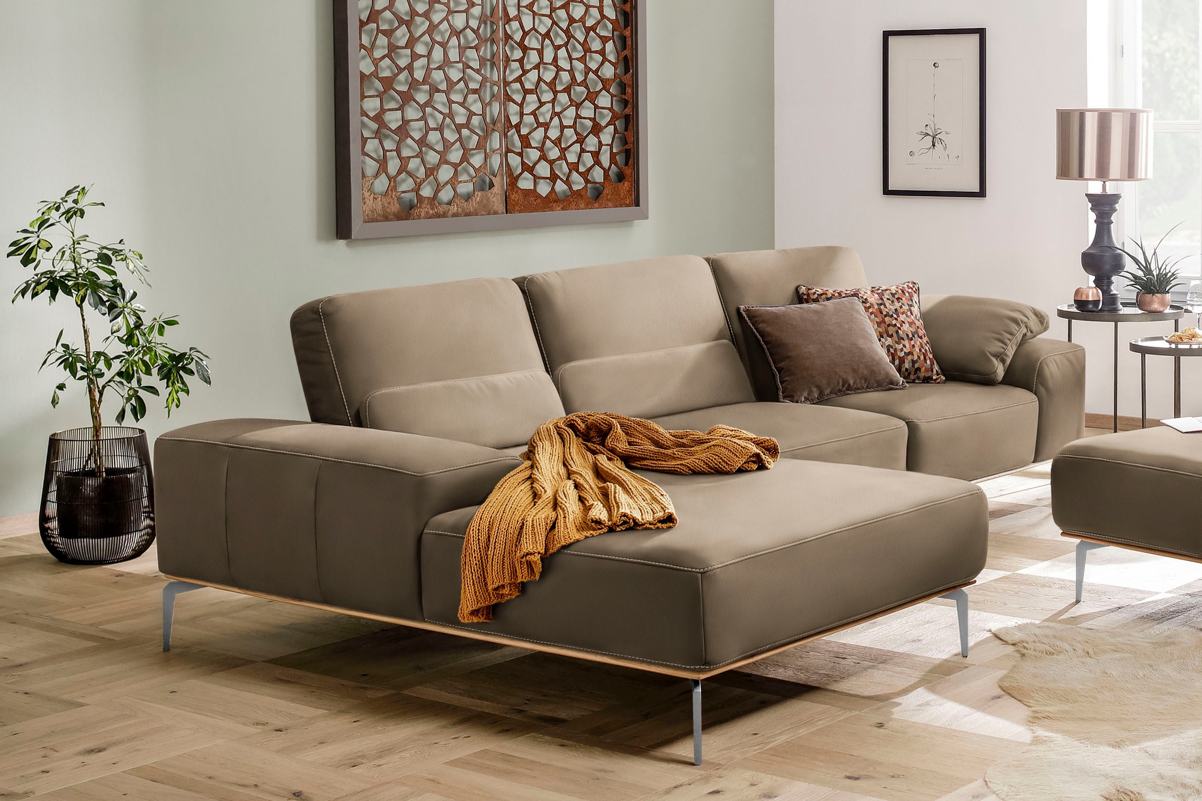 Ecksofa »run«, mit elegantem Holzsockel, Füße in Chrom glänzend, Breite 319 cm