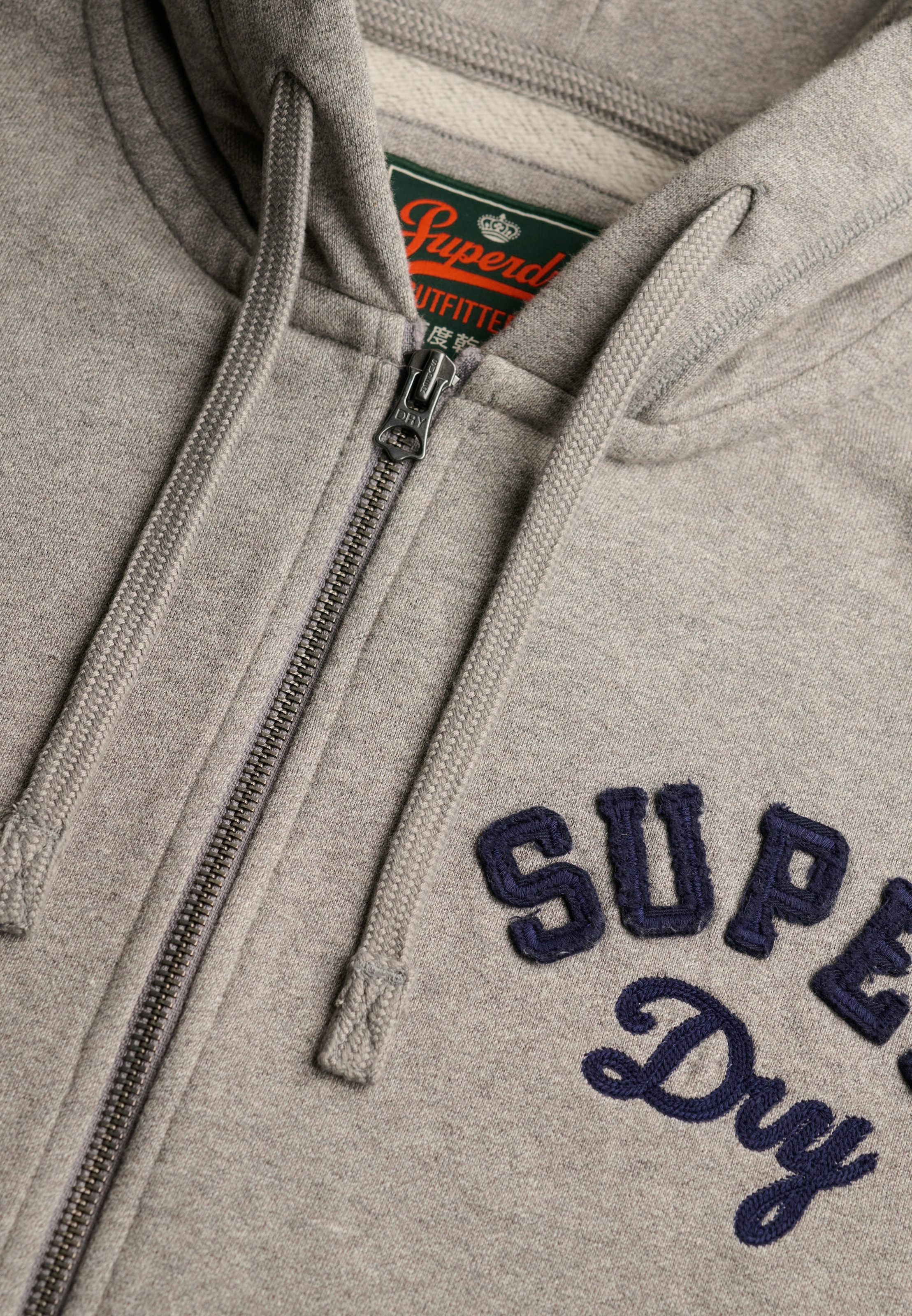 Superdry Kapuzensweatjacke »VINTAGE ATHLETIC ZIPHOOD« aus Baumwolle und angerauter Sweatware, Loose Fit, mit Reißverschluss
