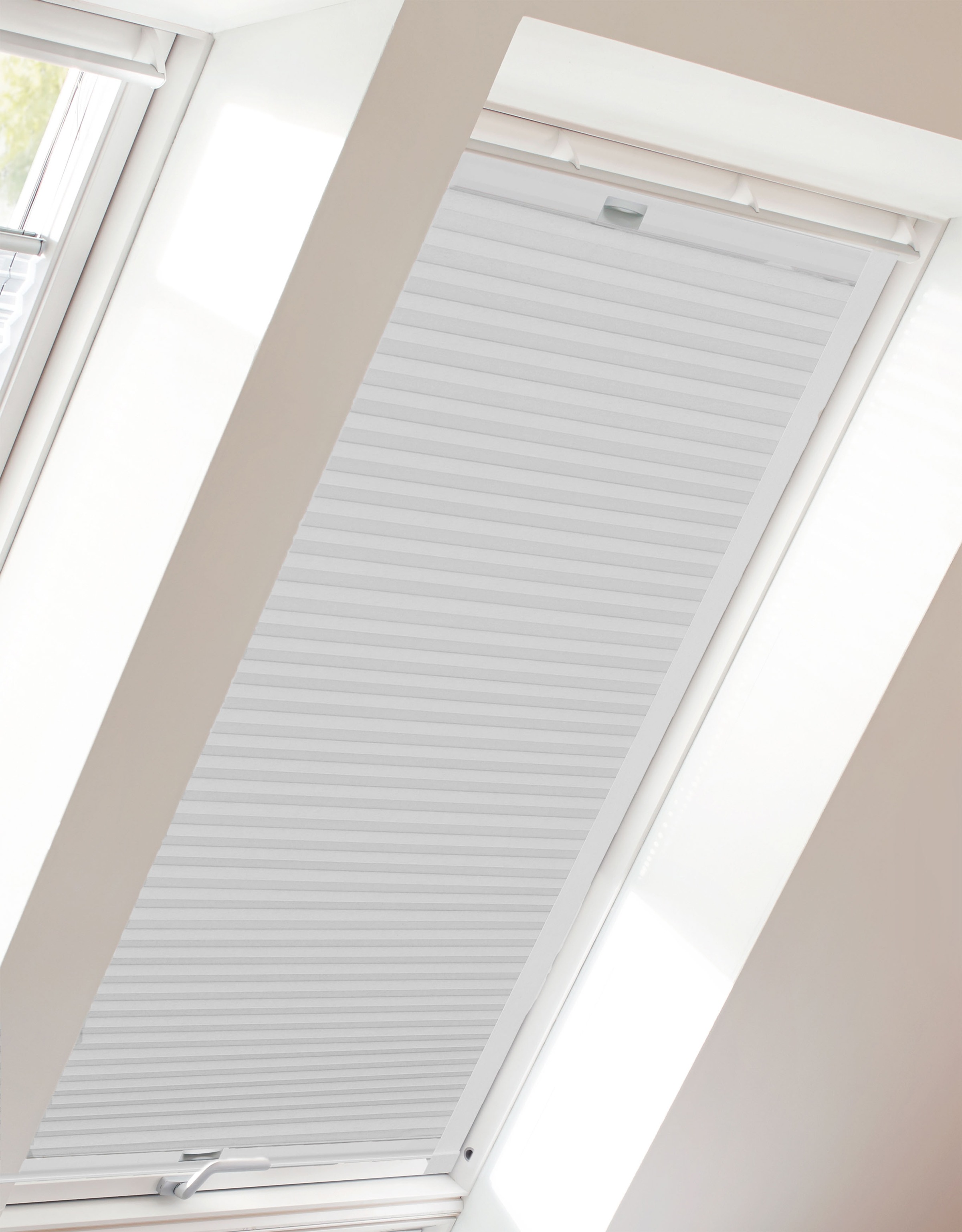 sunlines Dachfensterplissee »StartUp Style Honeycomb VD«, abdunkelnd, verspannt, mit Führungsschienen