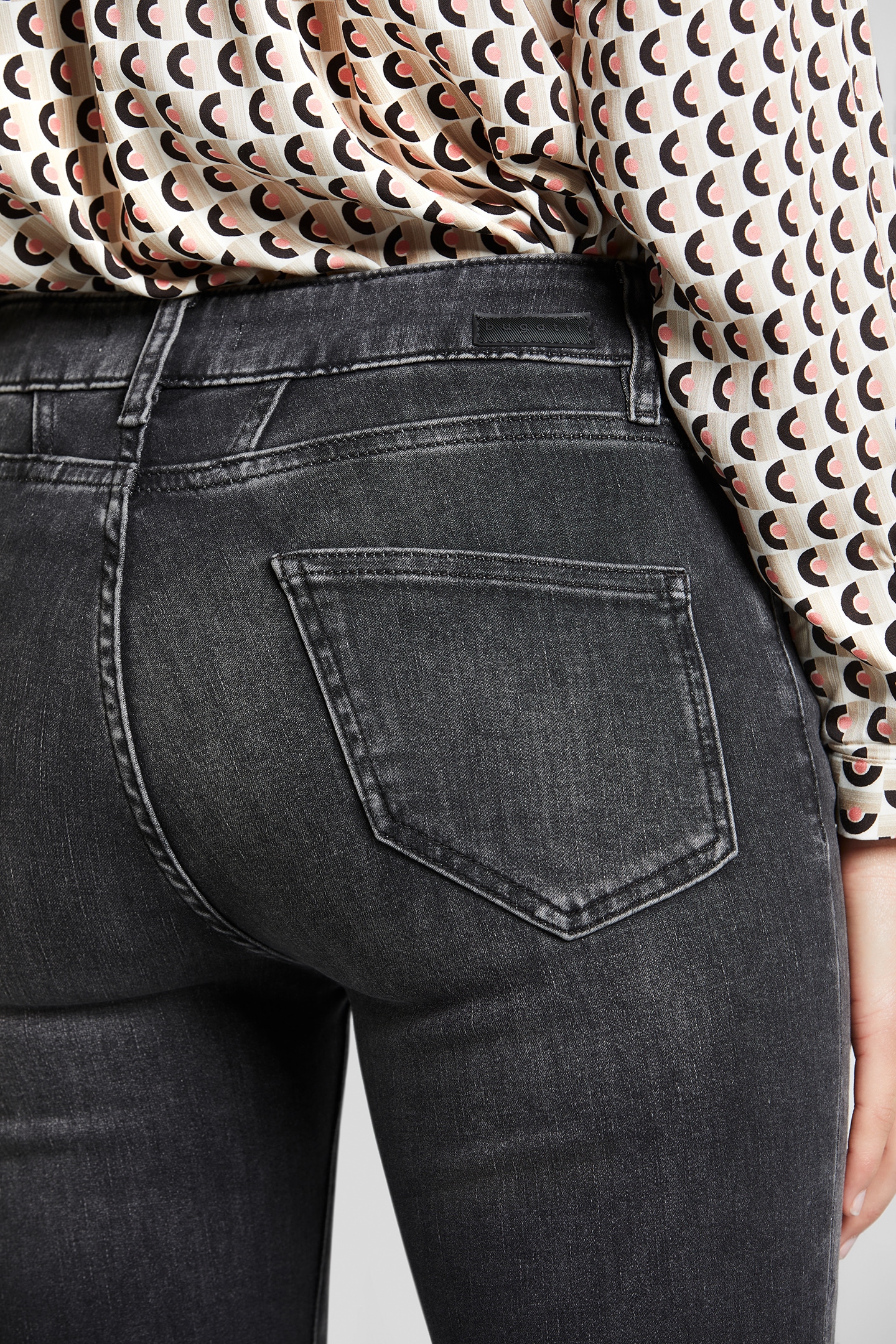 5-Pocket-Jeans, Used-Waschung bei ♕ leichte bugatti