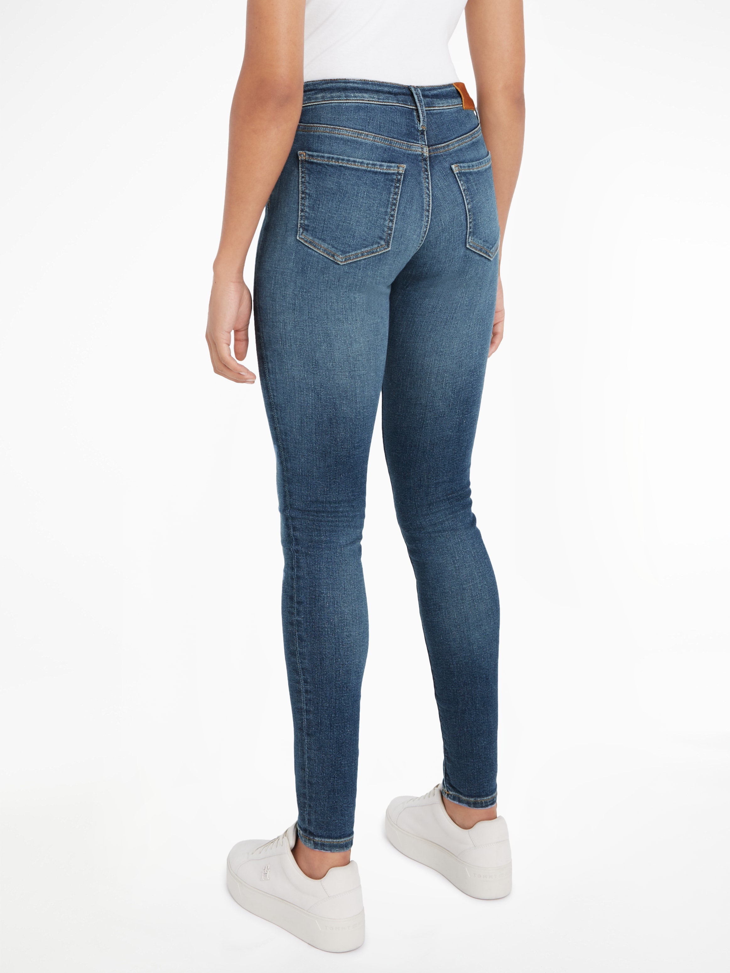Tommy Hilfiger Skinny-fit-Jeans »COMO SKINNY RW BLACK«, mit Tommy Hilfiger Logo-Badge