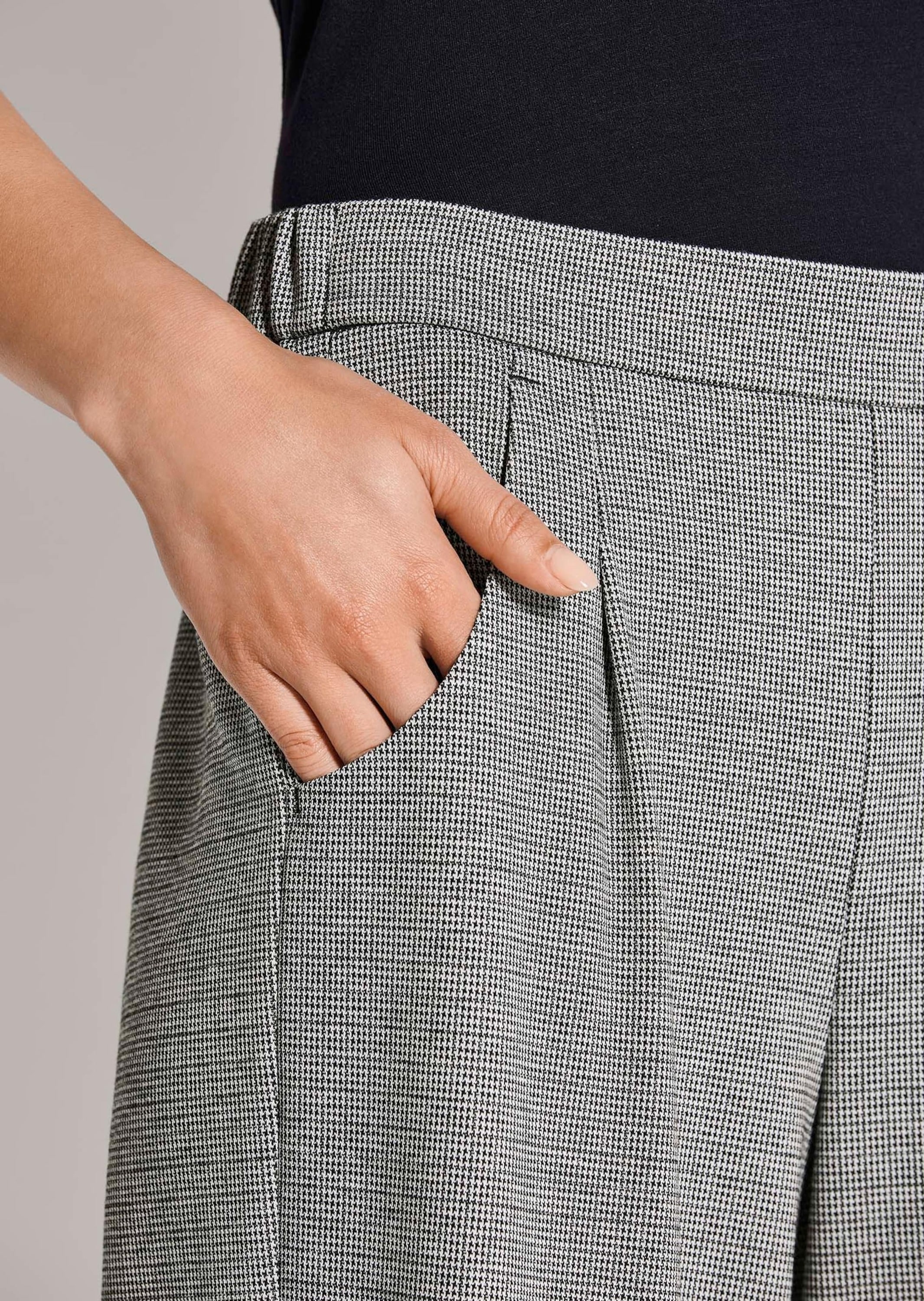 MADELEINE Stoffhose »Bundfaltenhose Schlupfhose mit Karo-Muster«  Minimaldessin