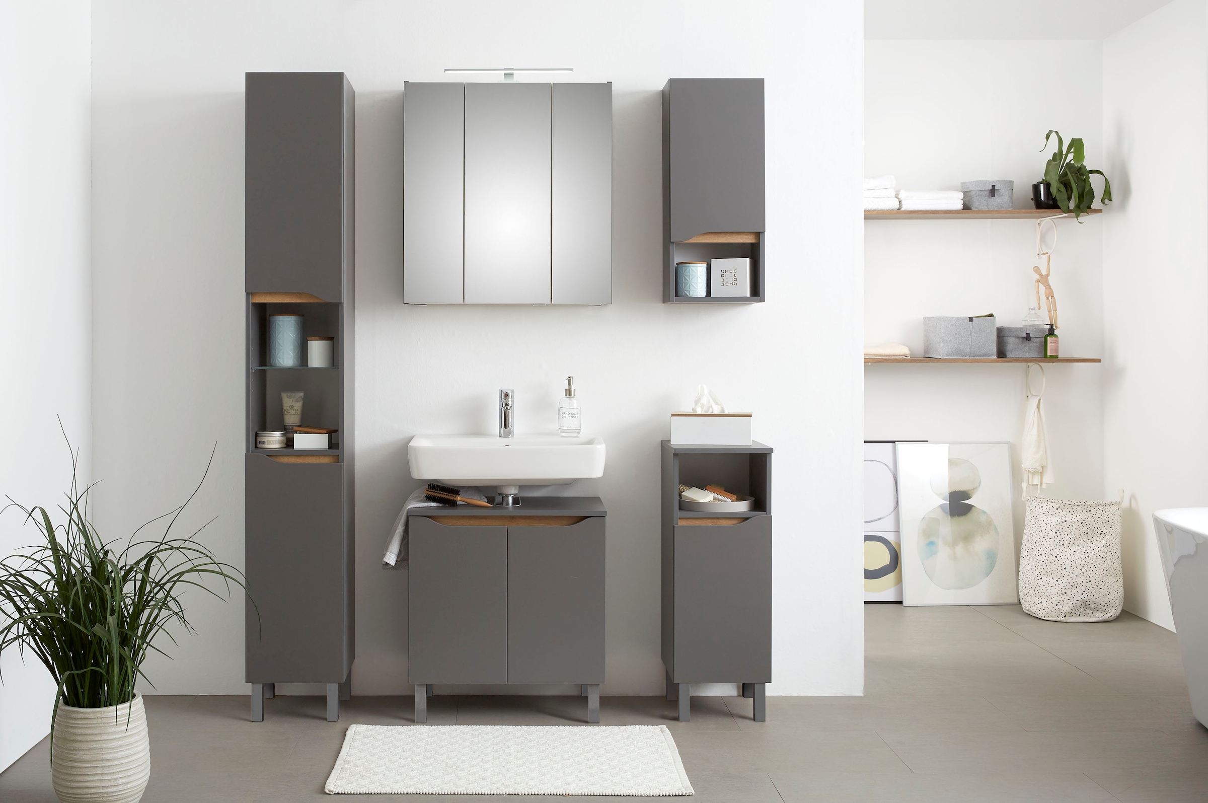 Saphir Spiegelschrank »Quickset 357 Badschrank, 3 Spiegeltüren, 6 Einlegeböden, 65 cm breit«, inkl. LED-Beleuchtung, Türdämpfer, Schalter-/Steckdosenkombination