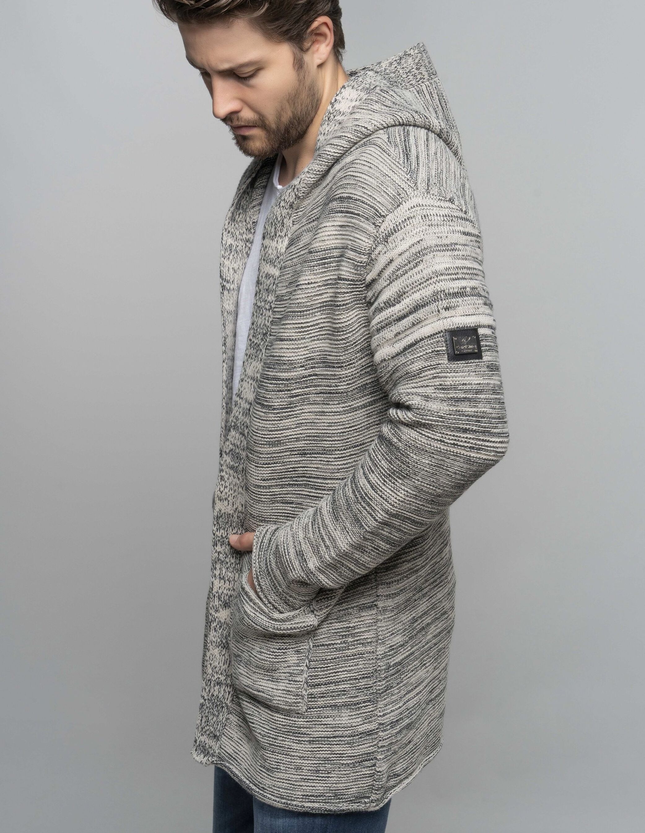 CARISMA Strickjacke »CARISMA Strickjacke« mit Logopatch