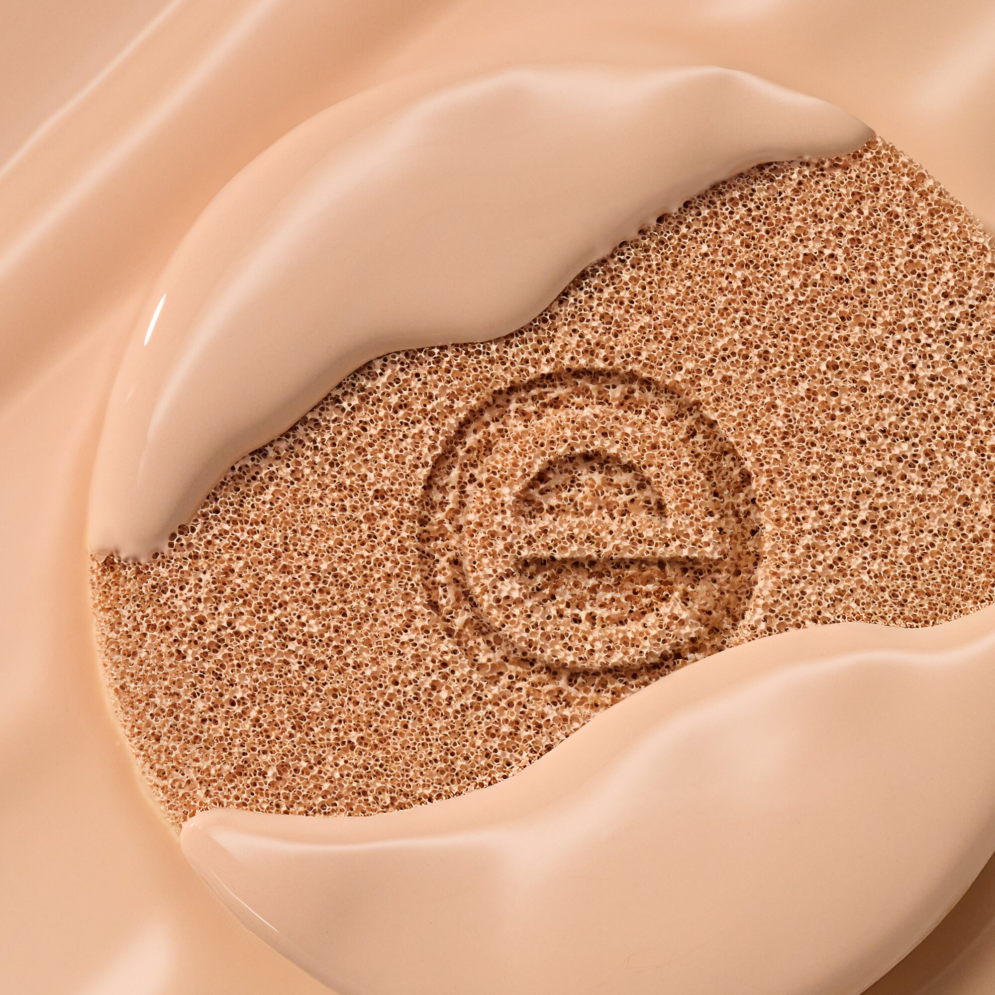 Essence Foundation »silky CUSHION FOUNDATION«