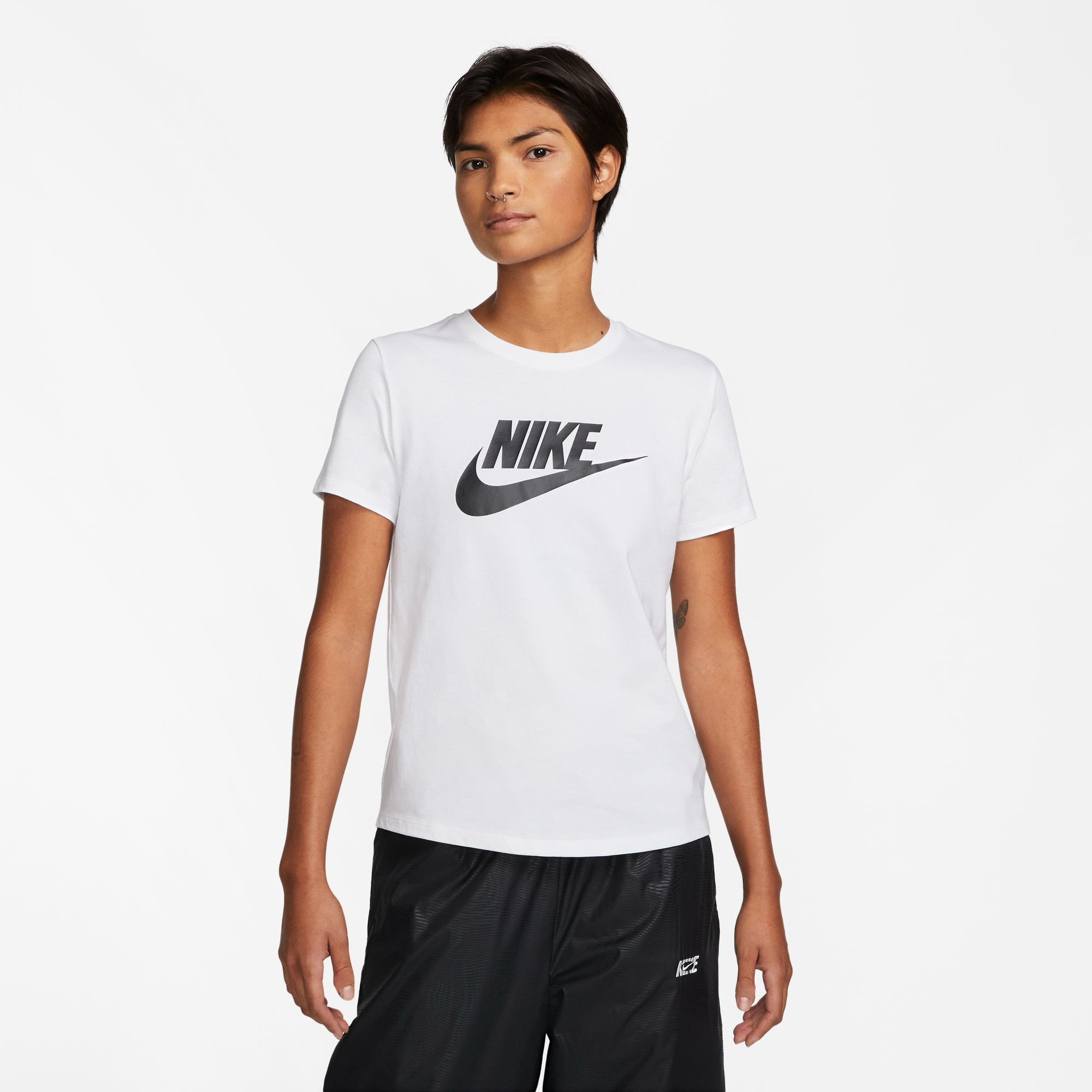 Nike Sportswear T-Shirt »ESSENTIALS WOMEN'S LOGO T-SHIRT«, Basic Damen T-Shirt mit Logo