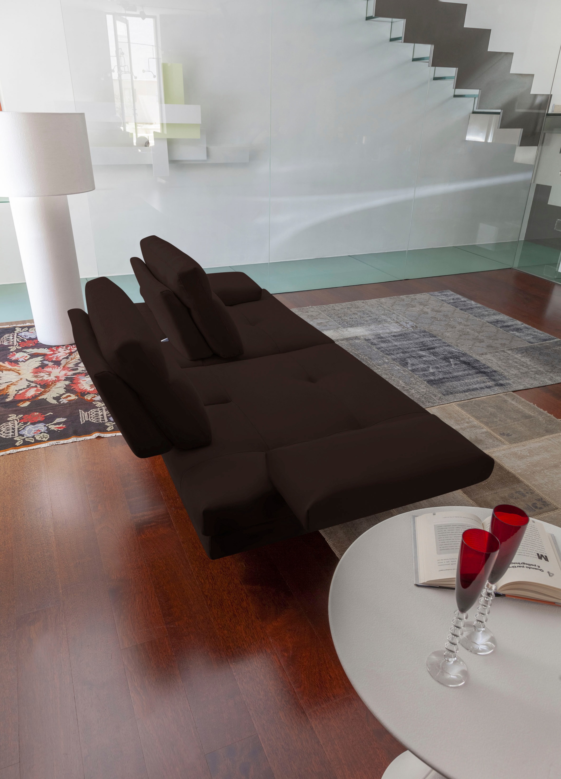 CALIA ITALIA 3-Sitzer »Toby Wing, Designsofa mit hohem Sitzkomfort, bequem und elegant«, inklusive Sitztiefenverstellung, Füße in Chrom glänzend