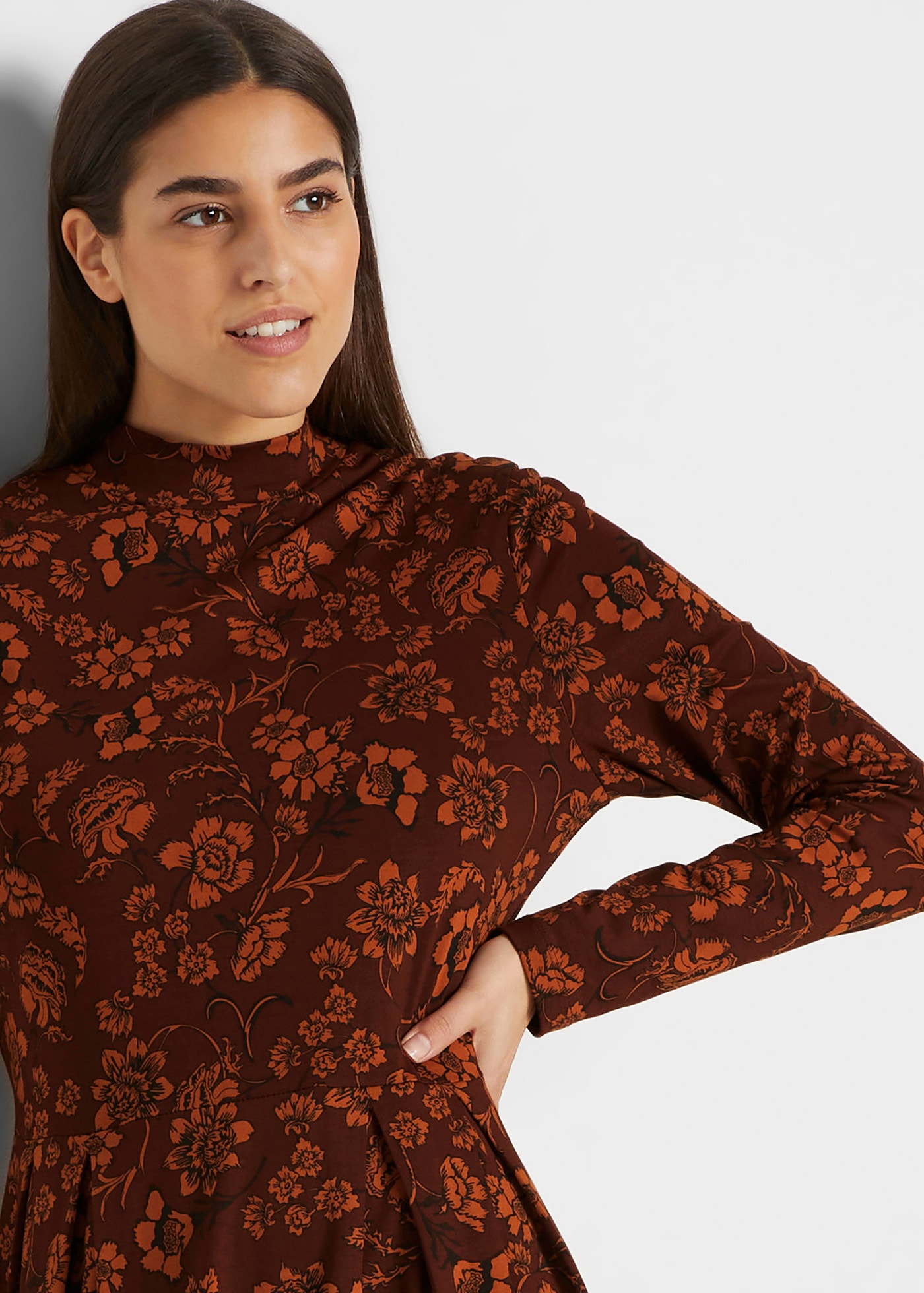 bonprix Jerseykleid mit geblümtem All-Over Print, aus Baumwolle und Elasthan