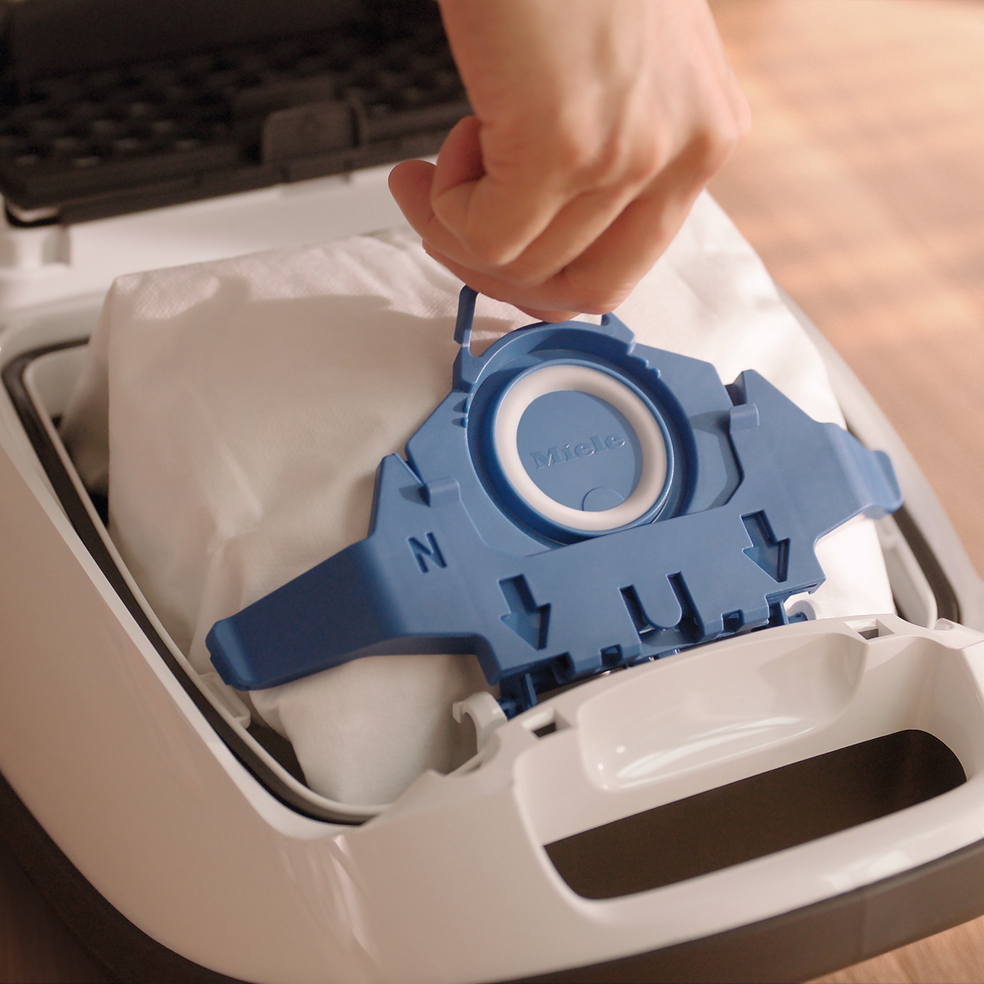 Miele Staubsaugerbeutel »Miele Original Zubehör -XXL-Pack Staubsaugerbeutel GN HyClean Pure 2.0«