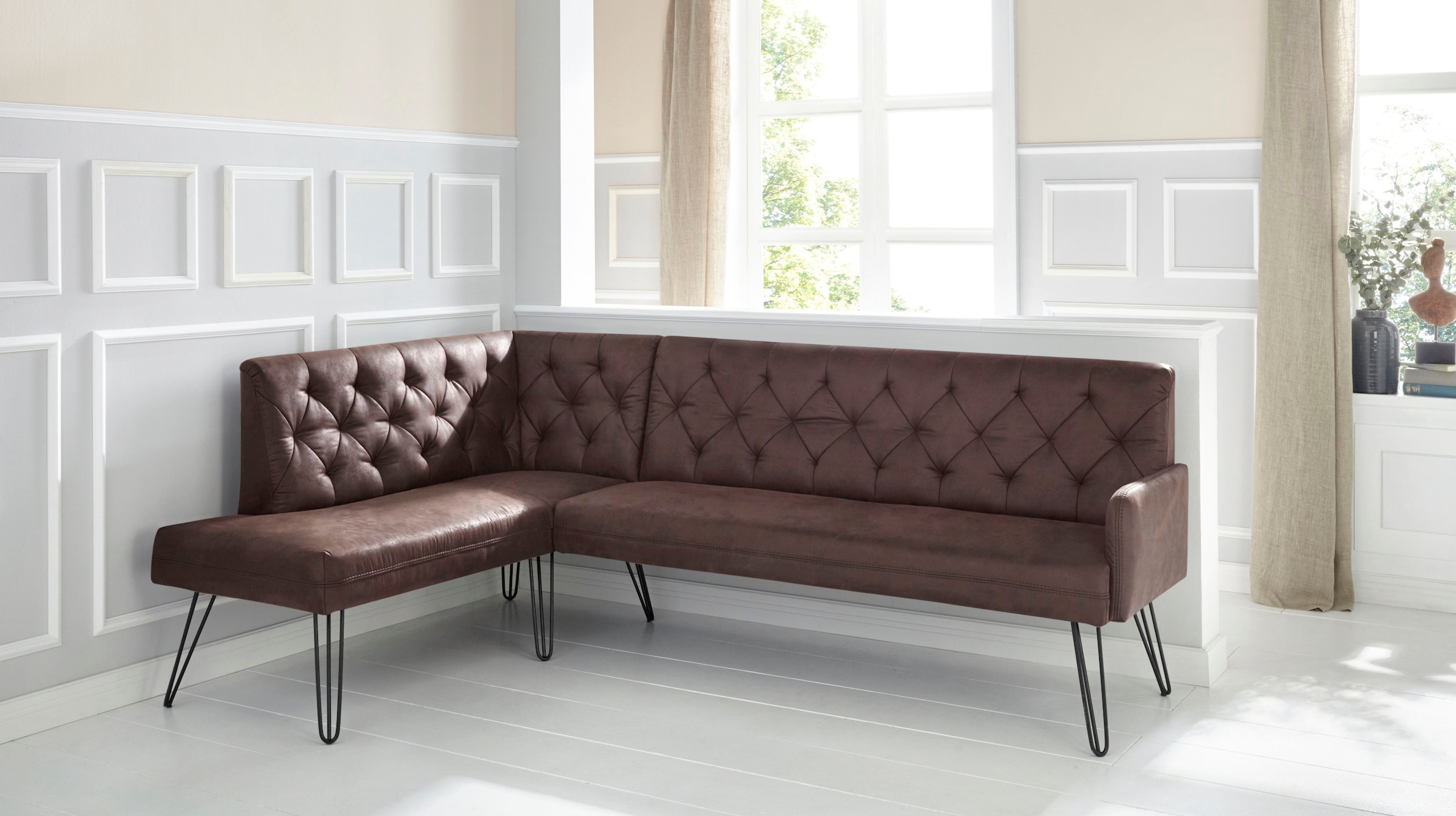 Eckbank »Doppio, Chesterfield Optik, komfortabel und bequem, hohe Designfüße«, Frei im...