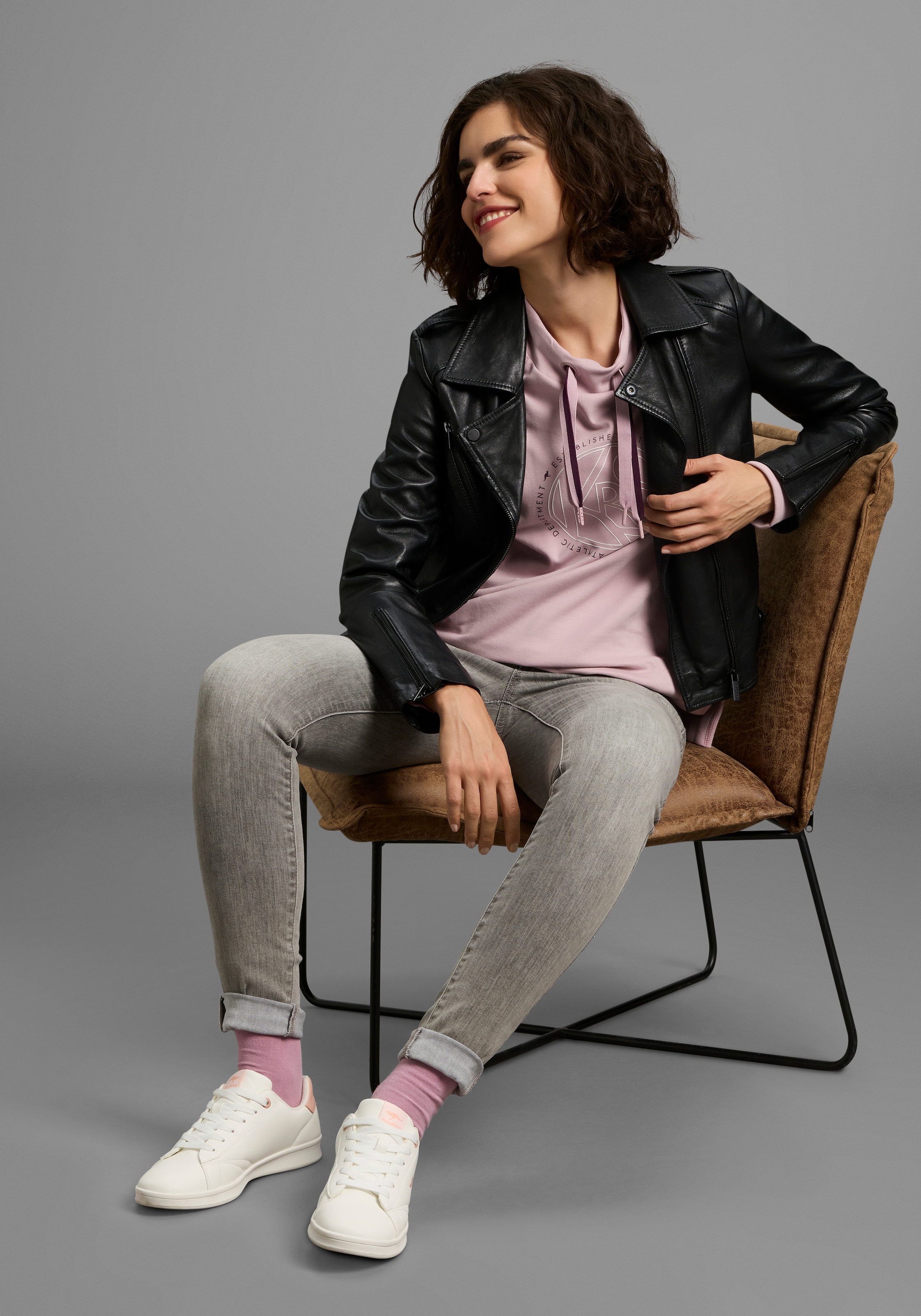 KangaROOS Sweatshirt , mit Stehkragen und Frontdruck
