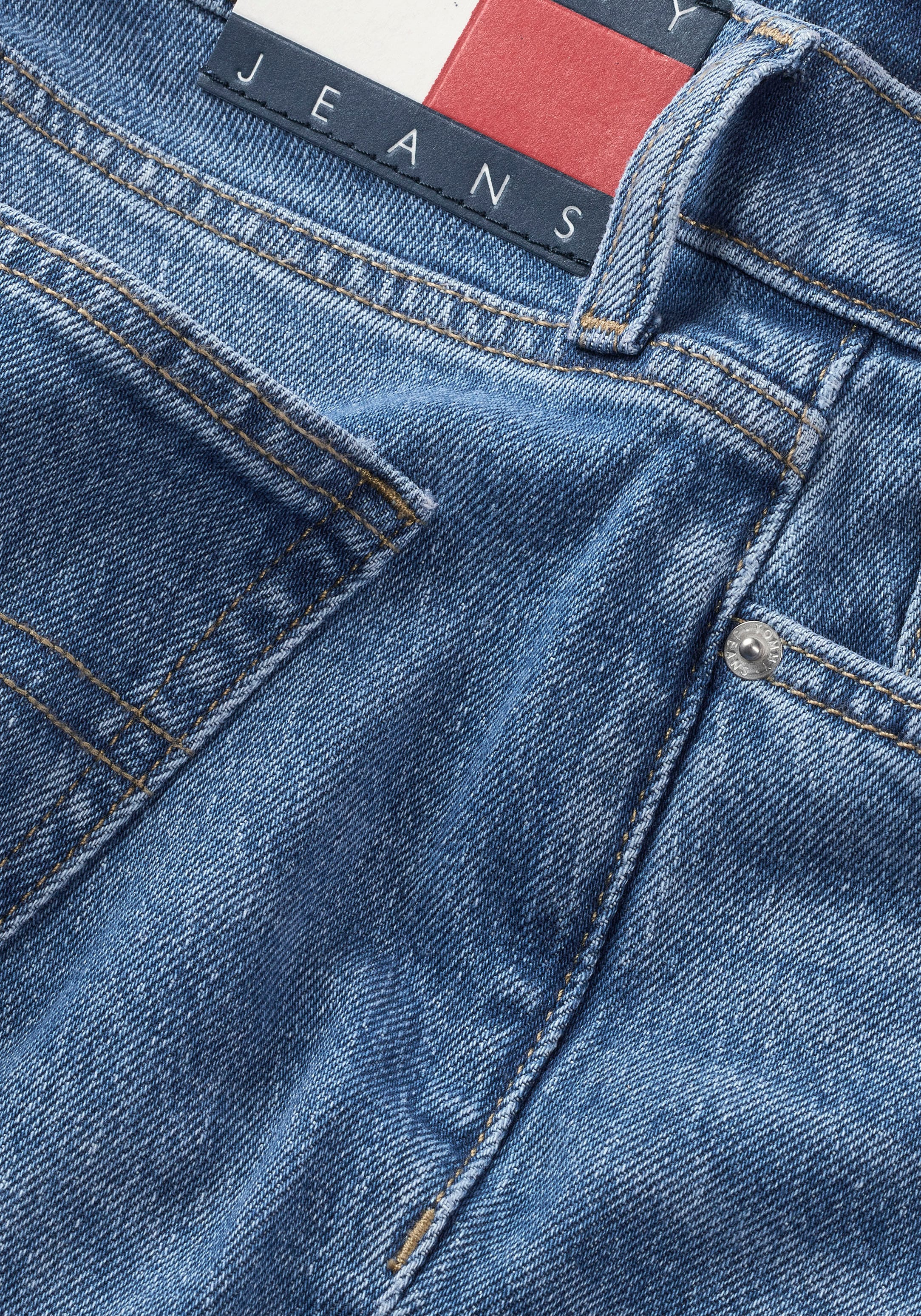 Tommy Jeans Bootcut-Jeans »MADDIE MD BC DH5161«, mit Logo-Badge und Stickereien