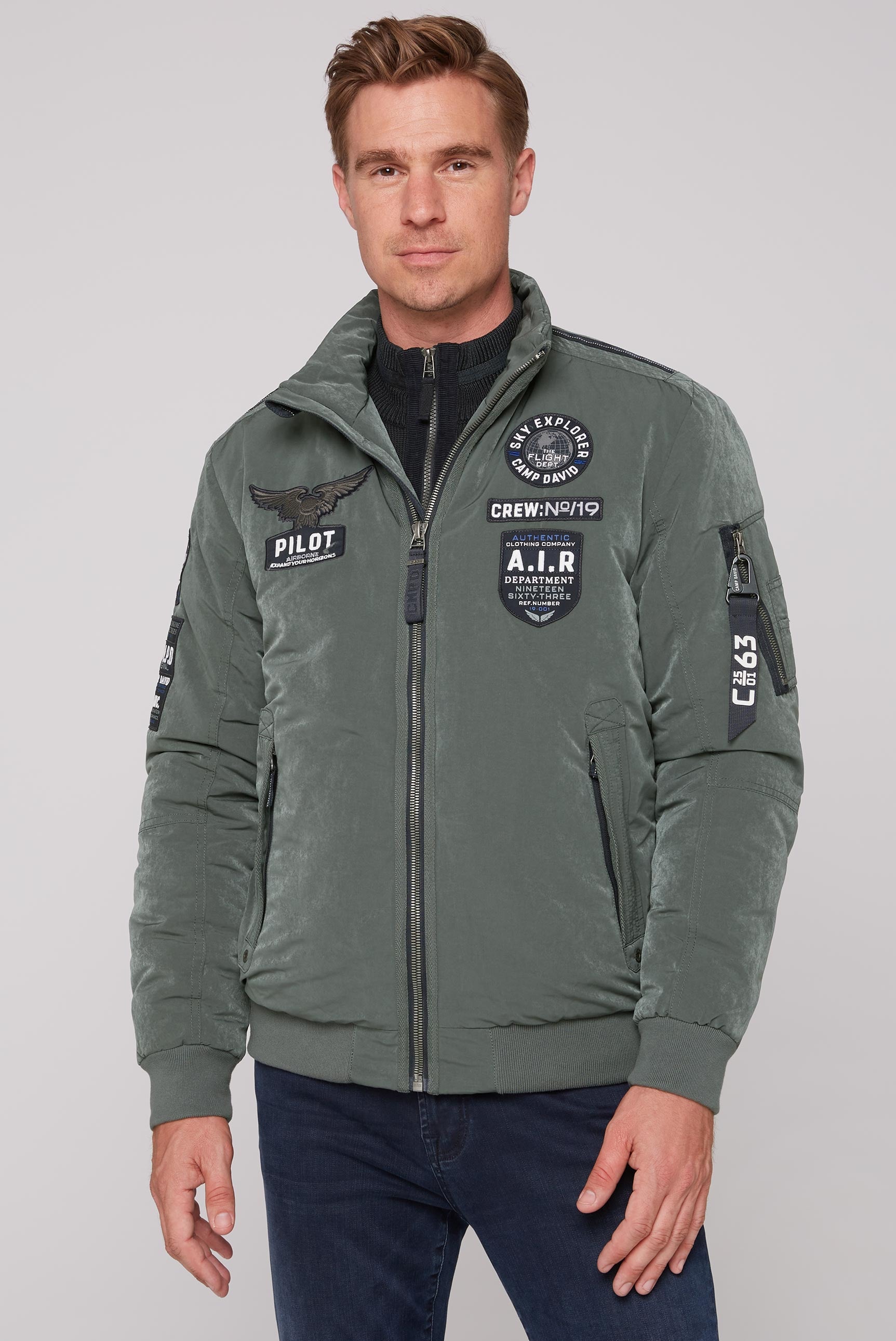 Blouson, ohne Kapuze, mit vielen Patches