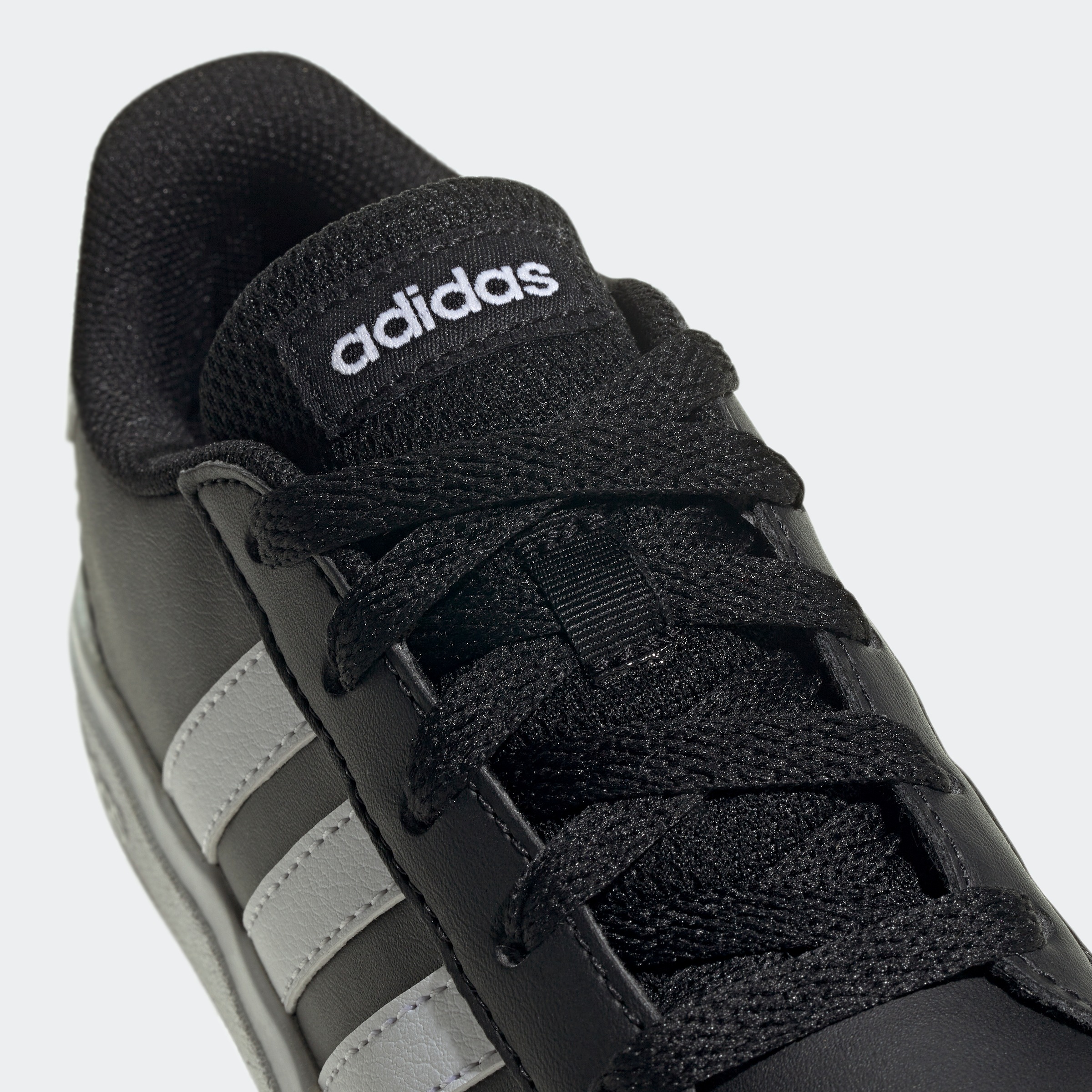 adidas Sportswear Sneaker »GRAND COURT LIFESTYLE TENNIS LACE-UP«, Design auf den Spuren des adidas Superstar