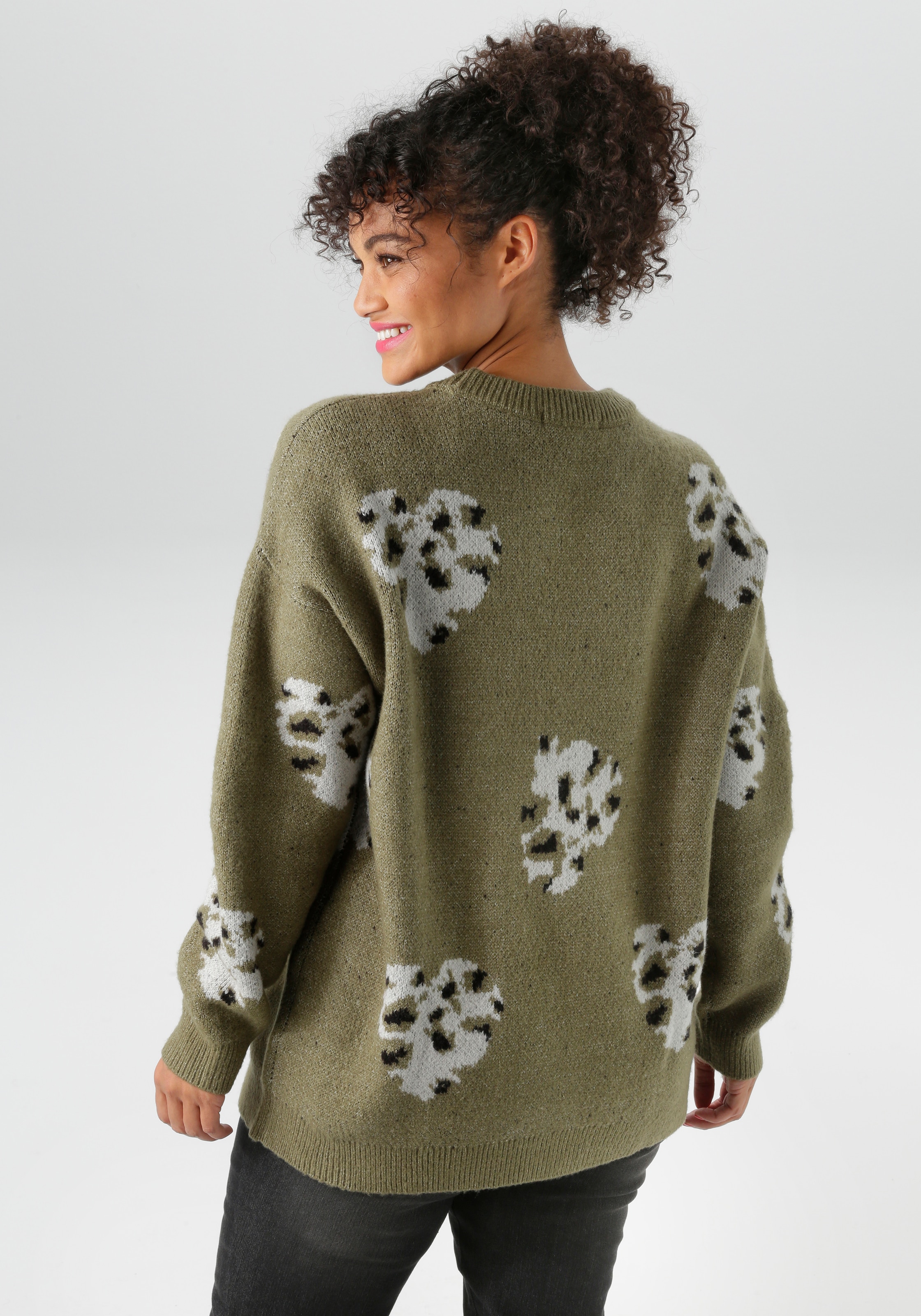 Aniston PLUS Strickpullover, mit eingestrickten Herzchen in Animalprint
