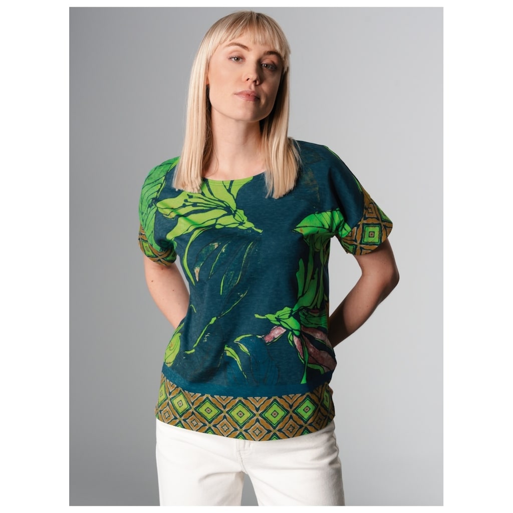 Trigema T-Shirt »TRIGEMA T-Shirt mit abstraktem Design«, (1 tlg.)